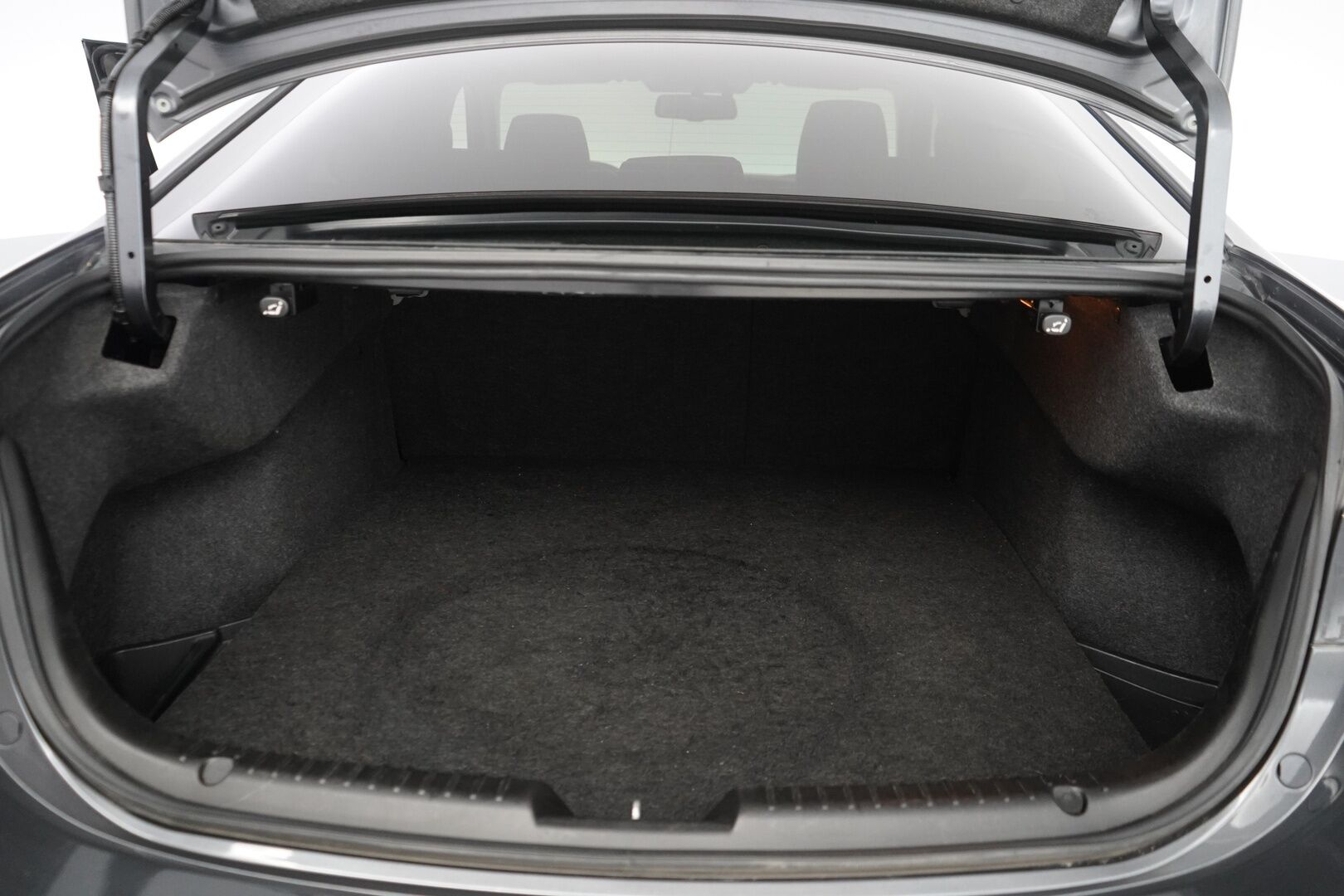 Mazda 6 2013 Sedan SkyActiv-G Premium 6AT *Kamera / Tutkat / Cruise* - Huollettu 199tkm / Juuri katsastettu /  Kahdet hyvät renkaat vanteilla