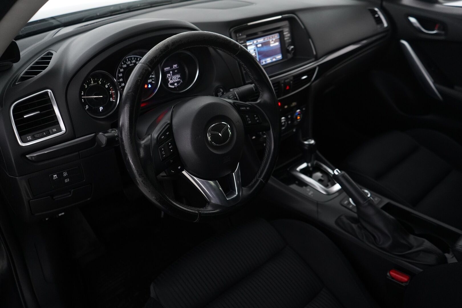 Mazda 6 2013 Sedan SkyActiv-G Premium 6AT *Kamera / Tutkat / Cruise* - Huollettu 199tkm / Juuri katsastettu /  Kahdet hyvät renkaat vanteilla
