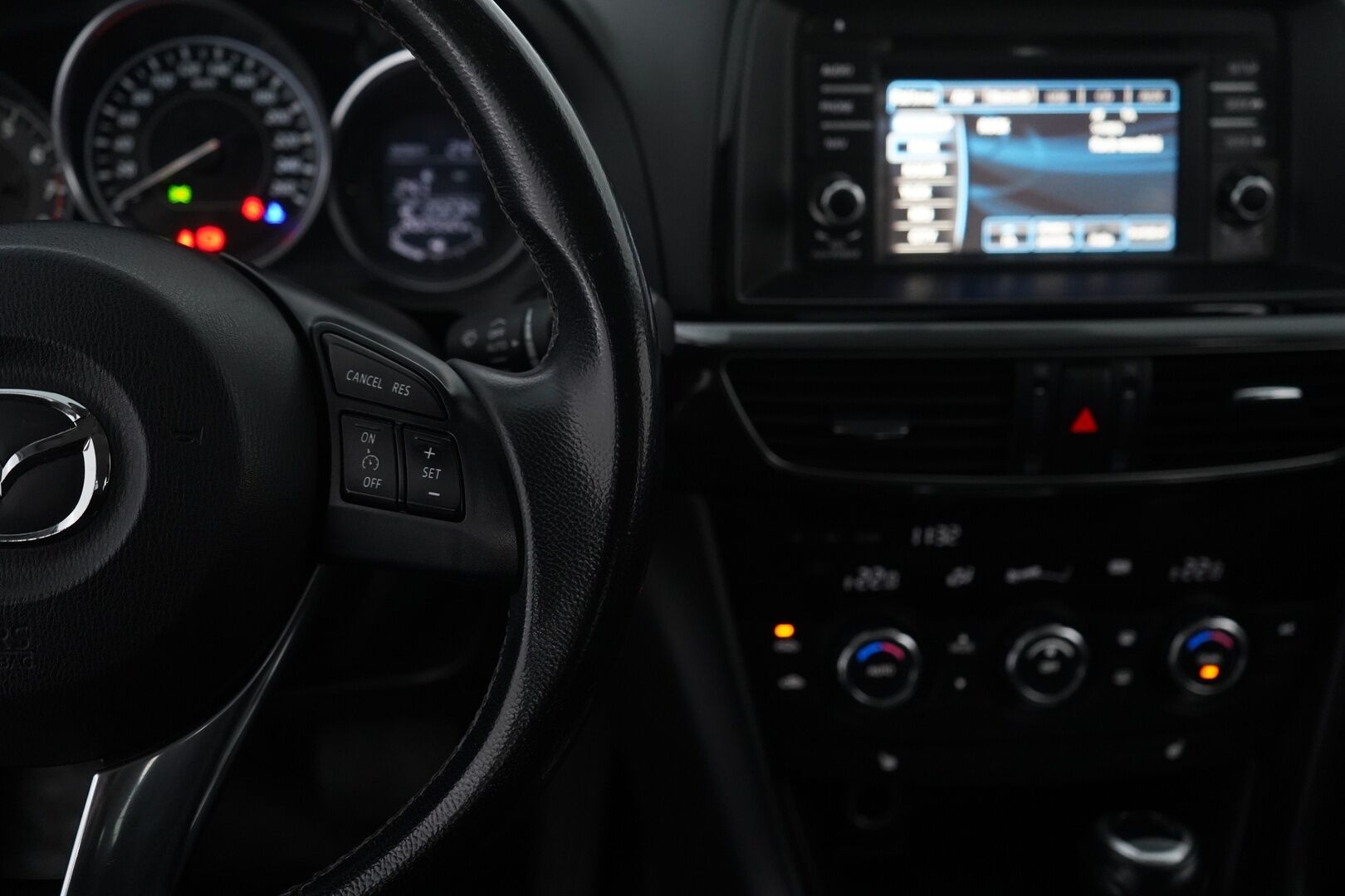 Mazda 6 2013 Sedan SkyActiv-G Premium 6AT *Kamera / Tutkat / Cruise* - Huollettu 199tkm / Juuri katsastettu /  Kahdet hyvät renkaat vanteilla