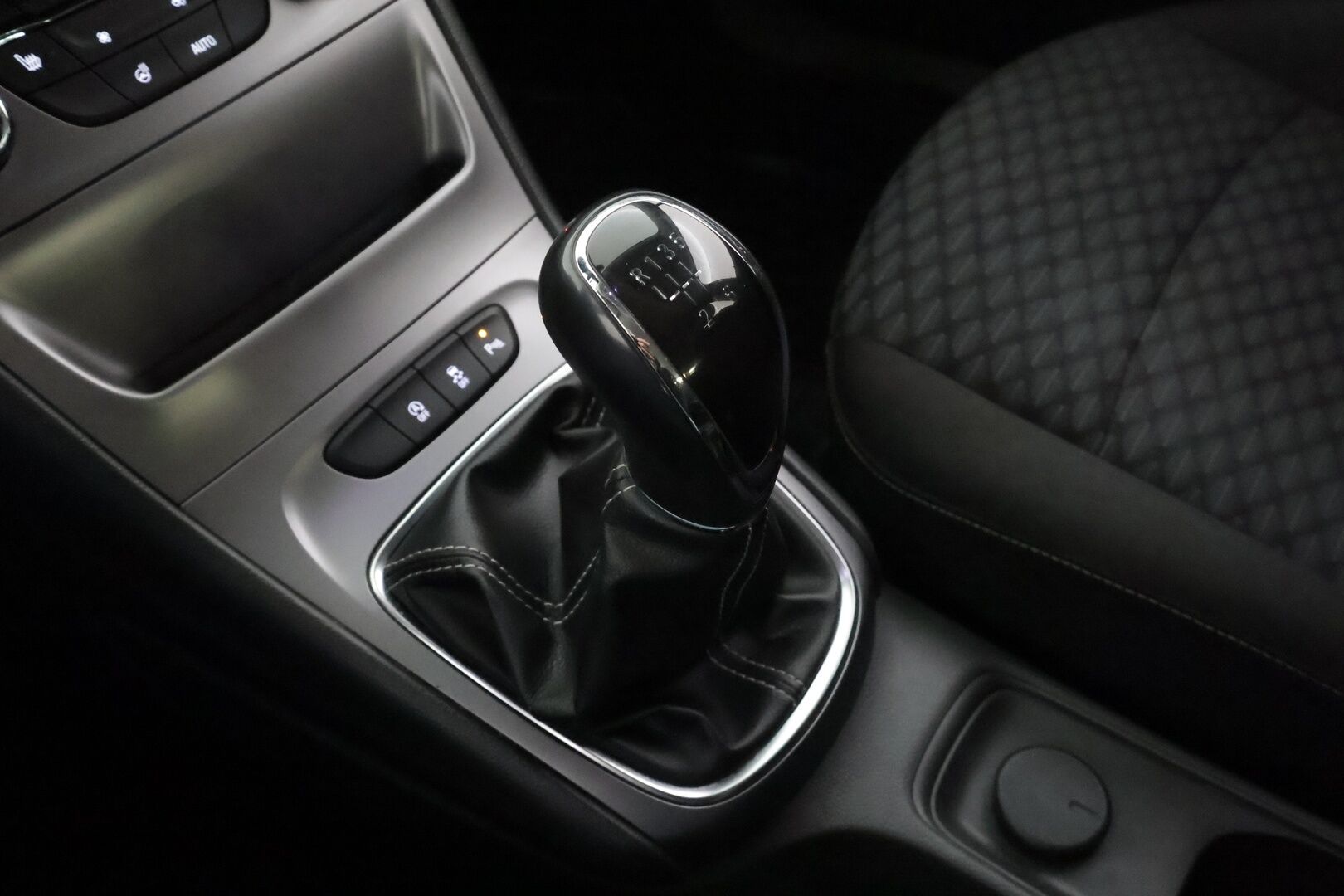 Opel Astra 2017 Sports Tourer Enjoy 1,6 CDTI ecoFLEX Start/Stop 81kW MT6 * Webasto / Vakkari / P.tutkat / 2xRenkaat * - *Suomi-auto / Ei Adblue-järjestelmää*