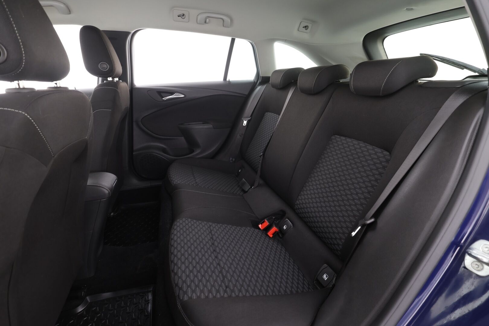 Opel Astra 2017 Sports Tourer Enjoy 1,6 CDTI ecoFLEX Start/Stop 81kW MT6 * Webasto / Vakkari / P.tutkat / 2xRenkaat * - *Suomi-auto / Ei Adblue-järjestelmää*