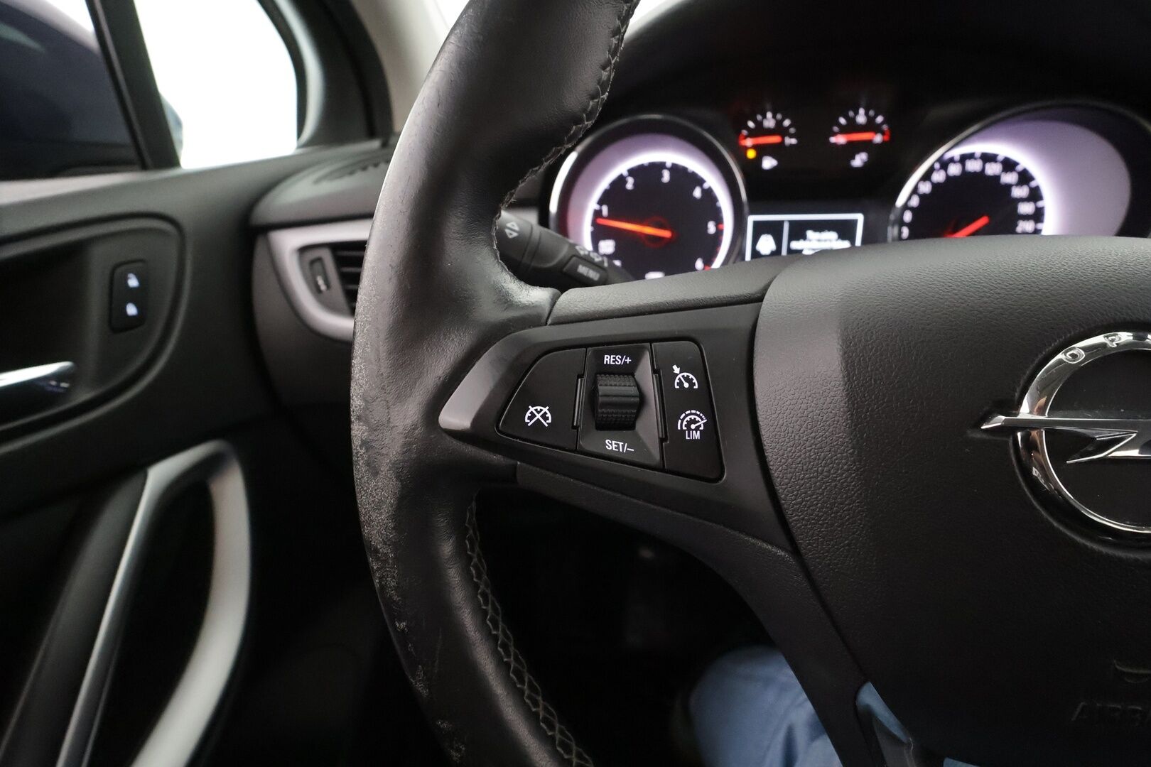 Opel Astra 2017 Sports Tourer Enjoy 1,6 CDTI ecoFLEX Start/Stop 81kW MT6 * Webasto / Vakkari / P.tutkat / 2xRenkaat * - *Suomi-auto / Ei Adblue-järjestelmää*