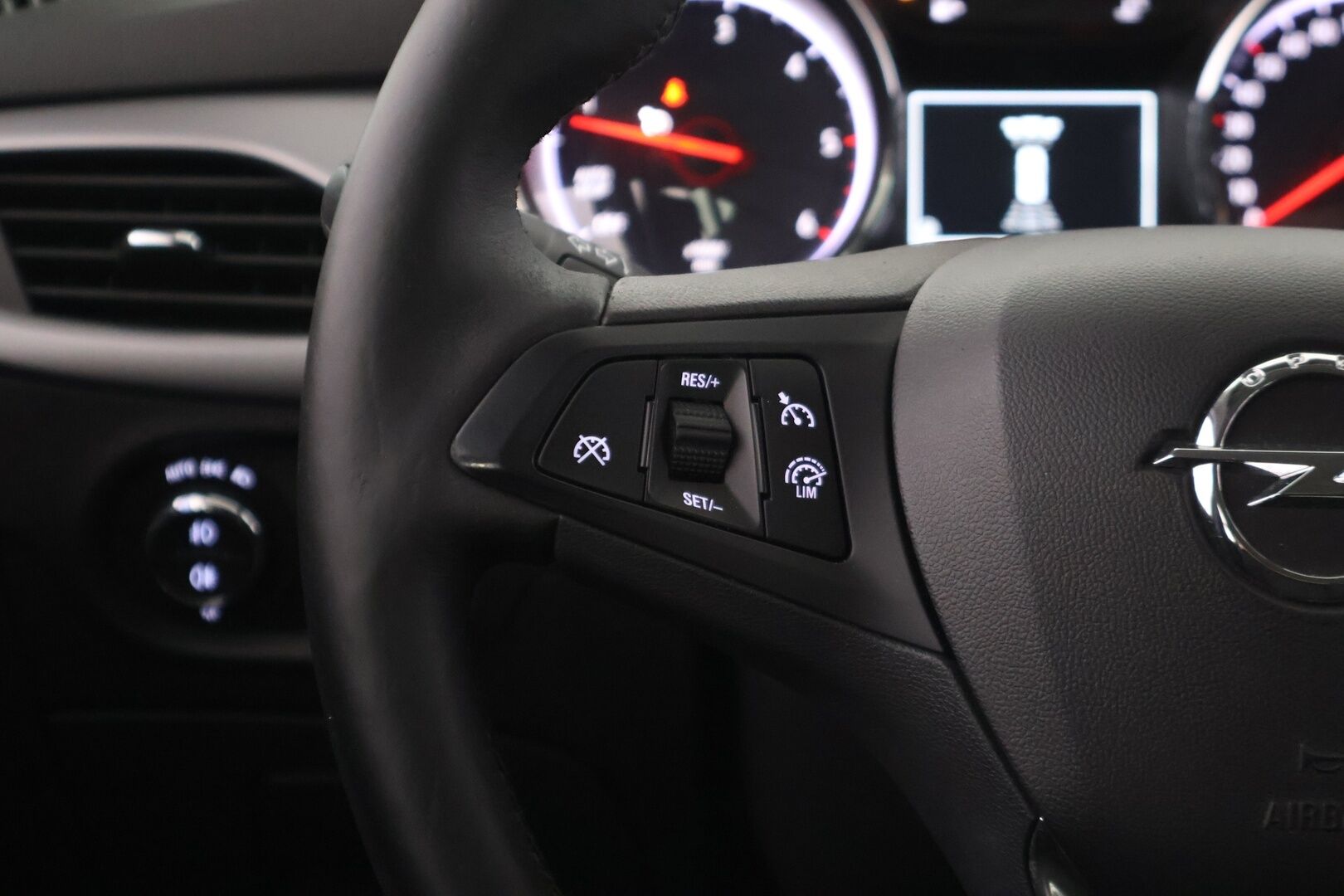 Opel Astra 2017 Sports Tourer Enjoy 1,6 CDTI ecoFLEX Start/Stop 81kW MT6 * Webasto / Vakkari / P.tutkat / 2xRenkaat * - *Suomi-auto / Ei Adblue-järjestelmää* - HULLUT AVAJAISHULINAT KORKOTARJOUS 3,29 %