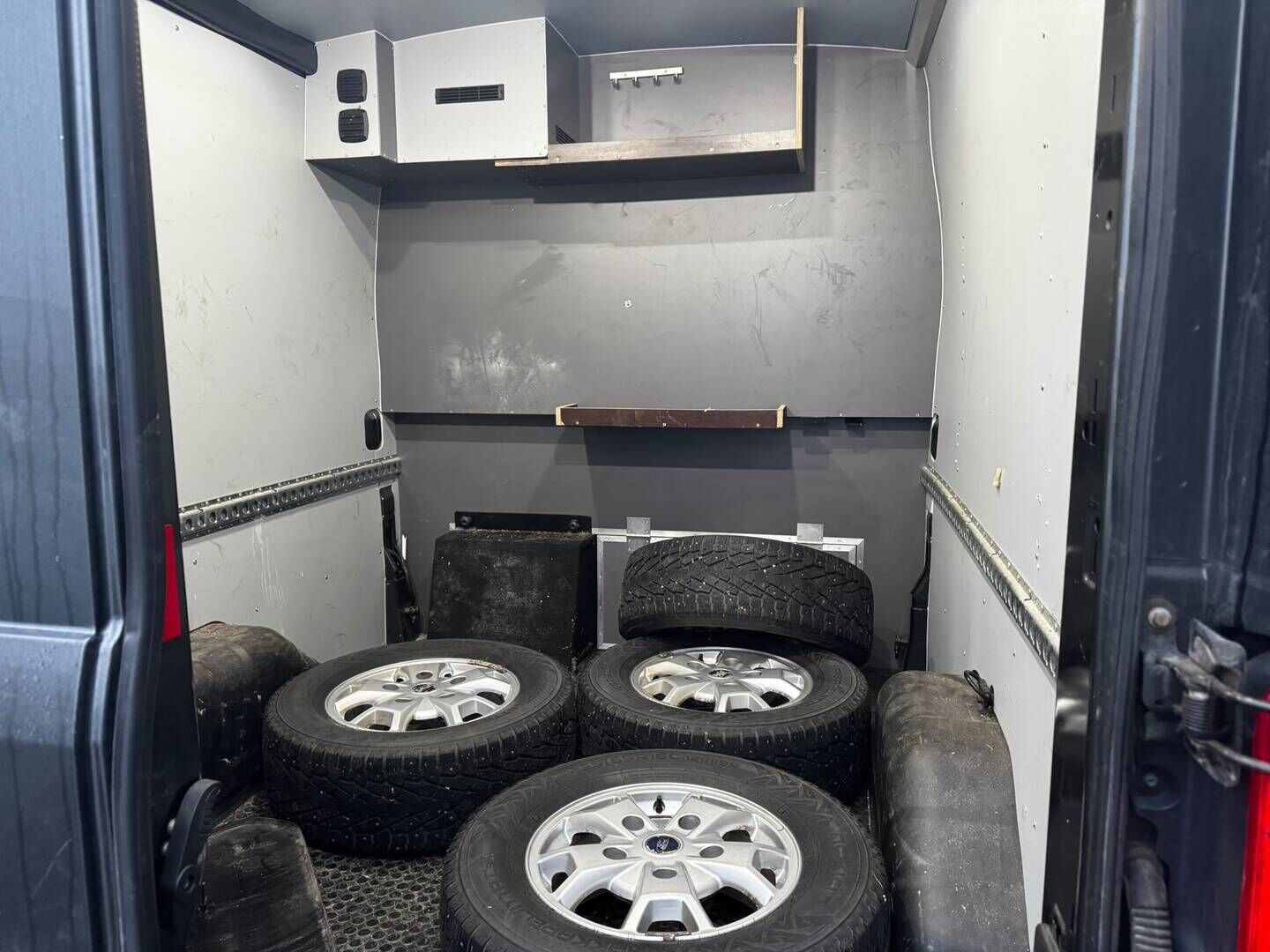 Ford Transit 2019 Van 350 2,0 TDCi 170 hv A6 5P Matkailuauto L3H2 - Suomiauto | Webasto | Koukku | Tamlans Sisusta | Mikro & Invertteri | Peruutuskamera | Nahka-Alcantara | 5-Paikkainen Matkailuauto | UPEA!
