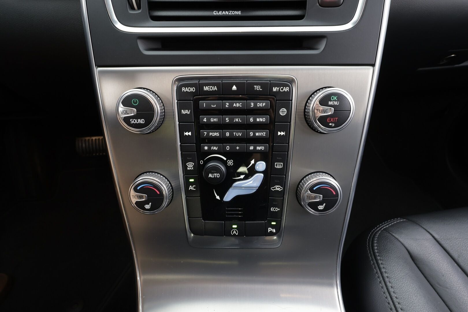 Volvo V60 2017 T3 Classic Summum aut - | Webasto | Muistipenkki | Nahkaverhoilu | Akt. xenon | Digimittari | Keyless | High Performance Audio | Navi | BT | Merkkihuollot | 2x renkaat aluin | 