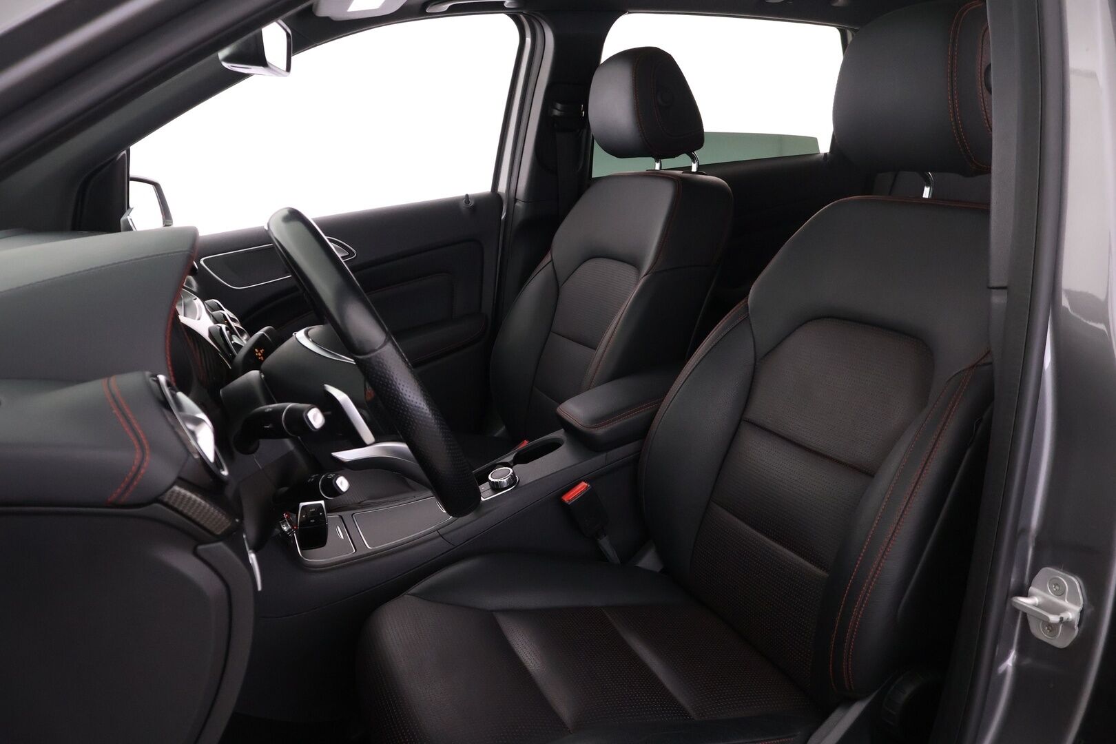 Mercedes-Benz B 2015 B 250 Farmari (AC) 5ov 1991cm3 A - Webasto / Panorama / kahdet renkaat / Koukku