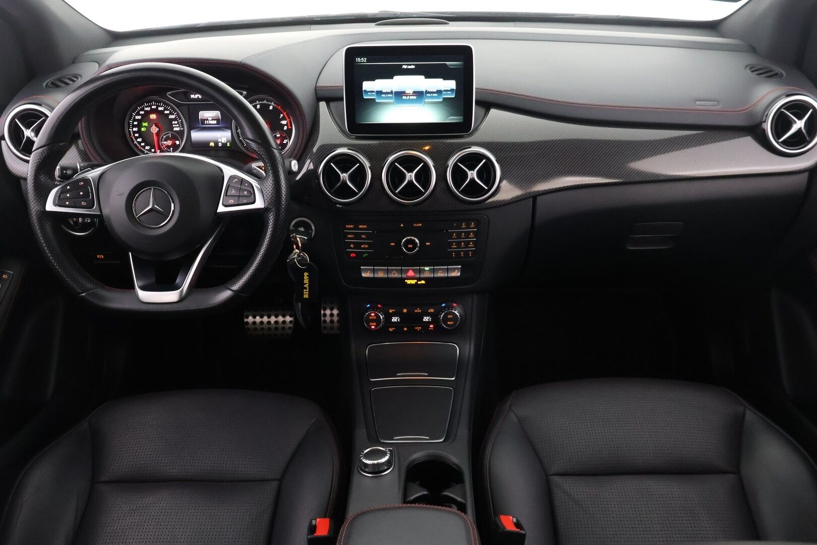 Mercedes-Benz B 2015 B 250 Farmari (AC) 5ov 1991cm3 A - Webasto / Panorama / kahdet renkaat / Koukku