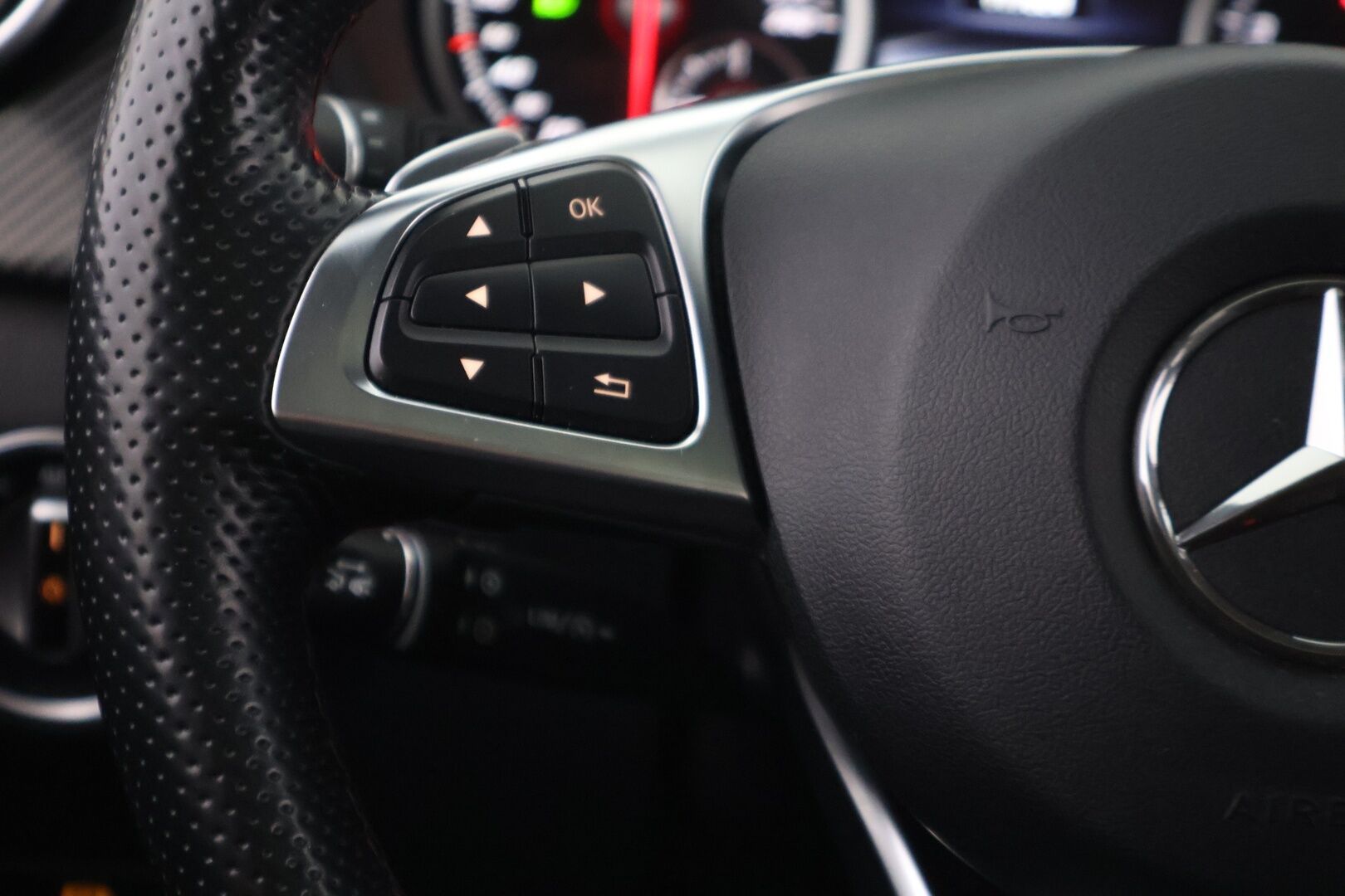 Mercedes-Benz B 2015 B 250 Farmari (AC) 5ov 1991cm3 A - Webasto / Panorama / kahdet renkaat / Koukku