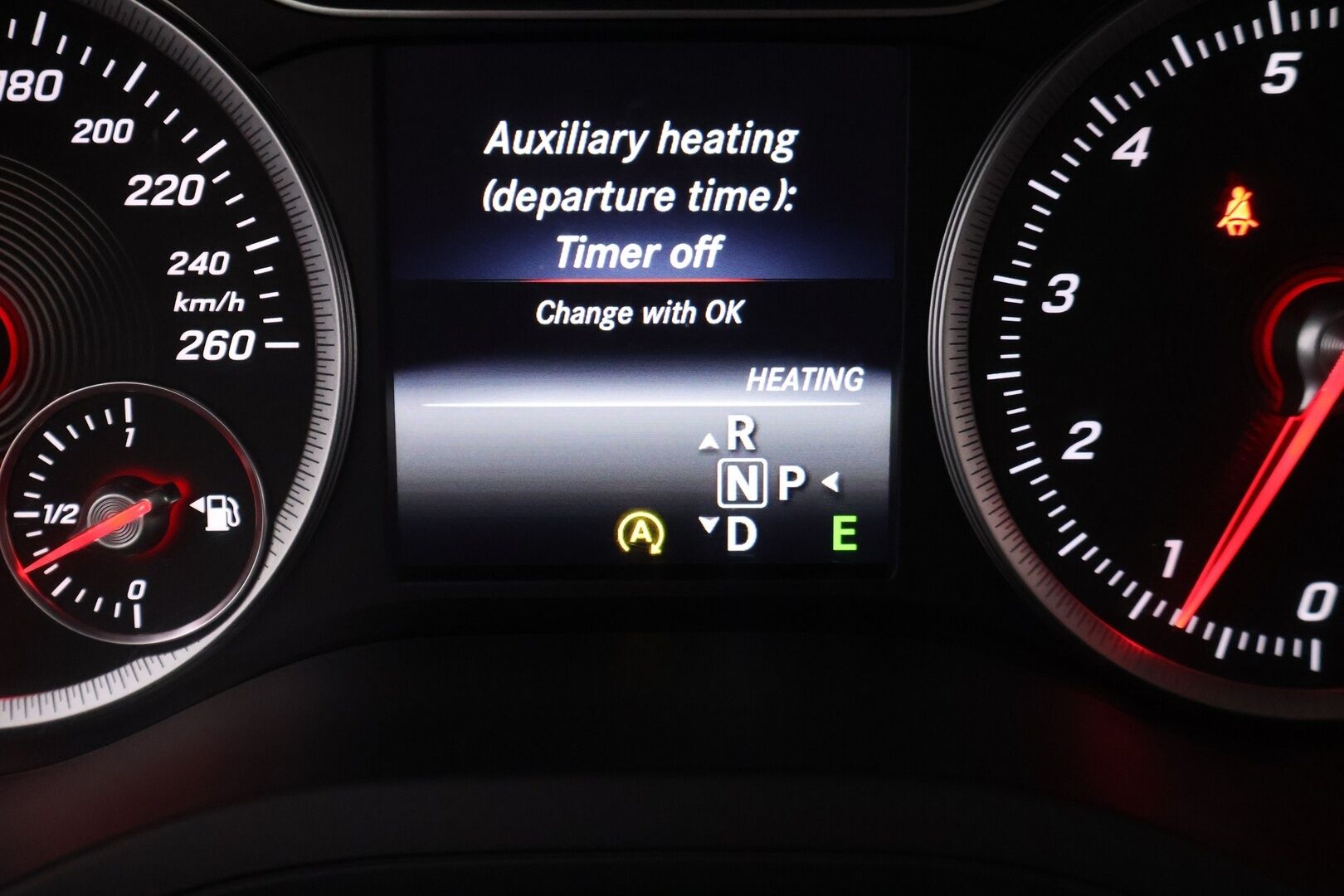 Mercedes-Benz B 2015 B 250 Farmari (AC) 5ov 1991cm3 A - Webasto / Panorama / kahdet renkaat / Koukku