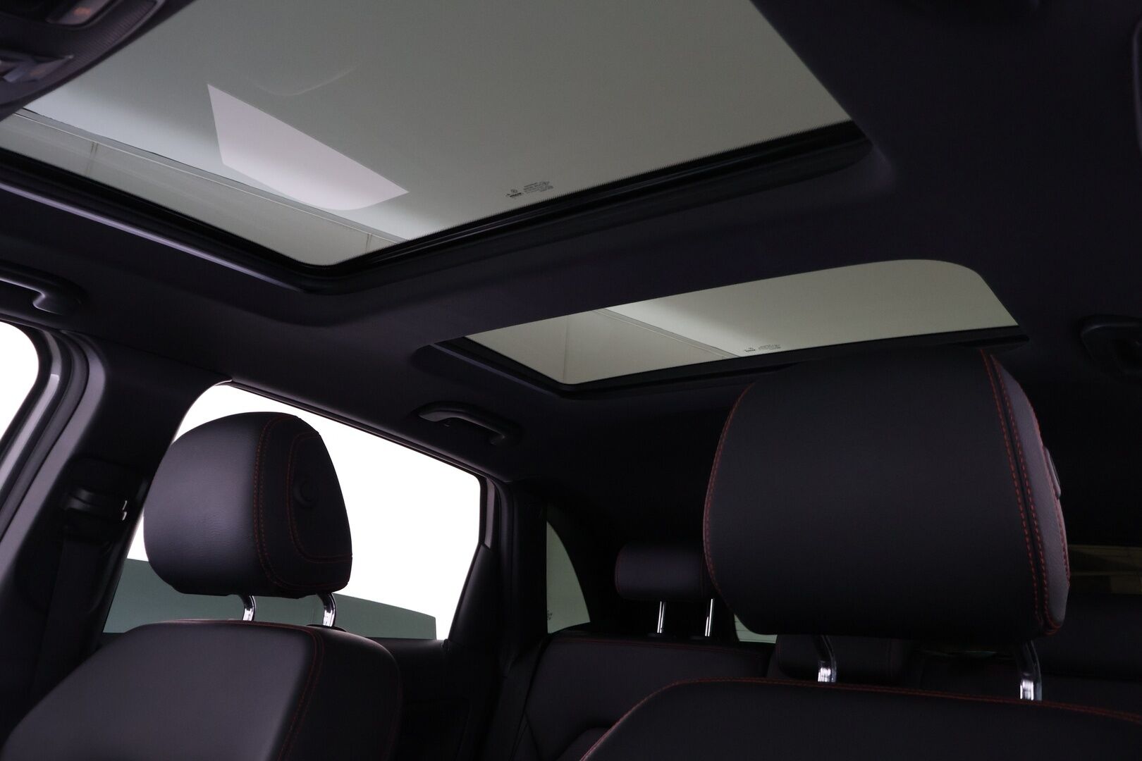 Mercedes-Benz B 2015 B 250 Farmari (AC) 5ov 1991cm3 A - Webasto / Panorama / kahdet renkaat / Koukku