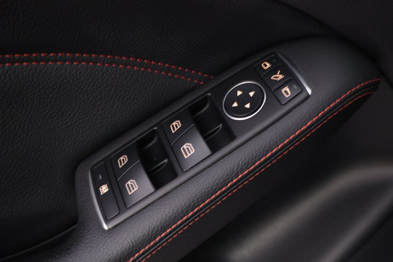 Mercedes-Benz B 2015 B 250 Farmari (AC) 5ov 1991cm3 A - Webasto / Panorama / kahdet renkaat / Koukku