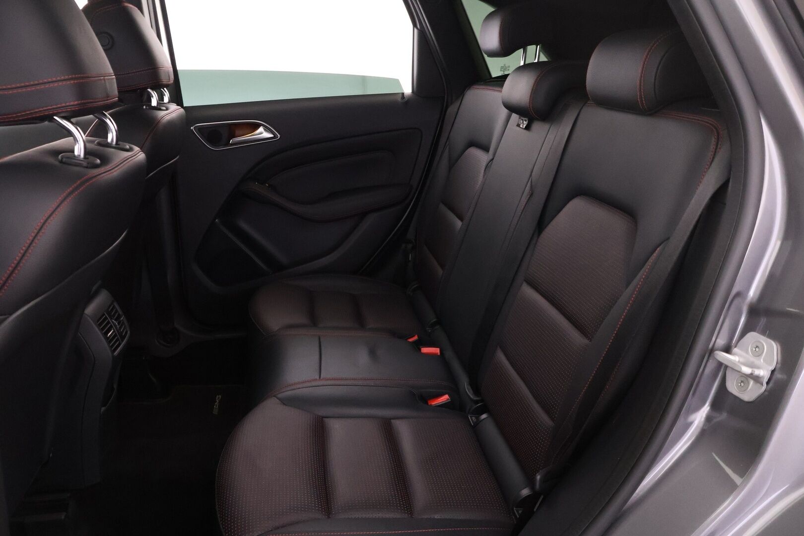 Mercedes-Benz B 2015 B 250 Farmari (AC) 5ov 1991cm3 A - Webasto / Panorama / kahdet renkaat / Koukku