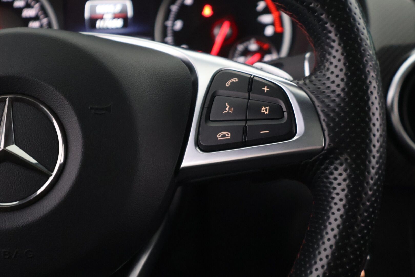 Mercedes-Benz B 2015 B 250 Farmari (AC) 5ov 1991cm3 A - Webasto / Panorama / kahdet renkaat / Koukku