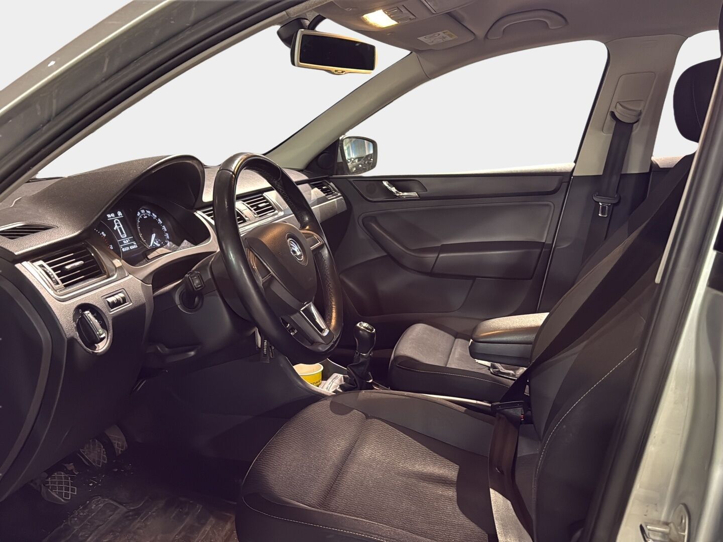 Skoda Rapid 2015 Spaceback 1,2 TSI 85 Ambition *Vakionopeudensäädin / P.Tutka / Lohko+S.lämmitin / Ilmastointi* - *Kahdet asialliset renkaat skodan omilla aluvanteilla / Hiljattain leimattu!* - HULLUT AVAJAISHULINAT KORKOTARJOUS 3,29 %