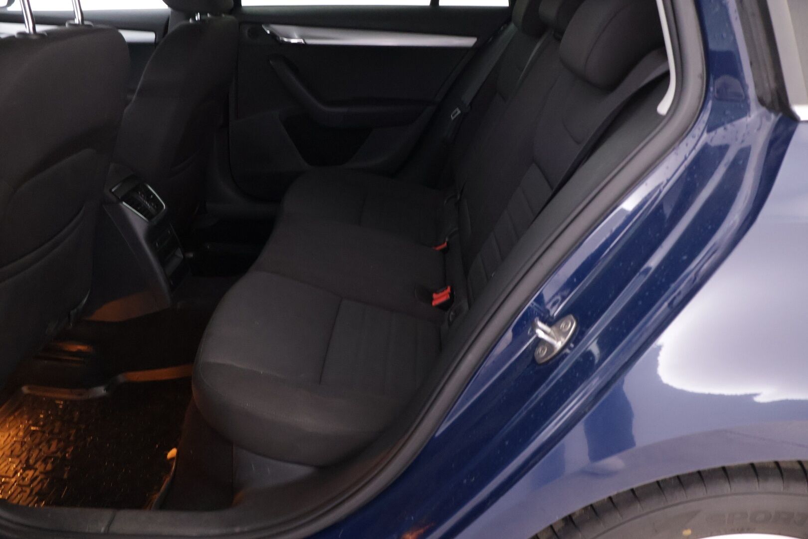 Skoda Octavia 2015 Combi 2,0 TDI 150 4x4 Elegance *Myydän Huutokaupat.com - | Juuri leimattu | Webasto | Koukku | Vakkari | KeyLessGo | Lämmitettävä tuulilasi | Suomi-auto |
