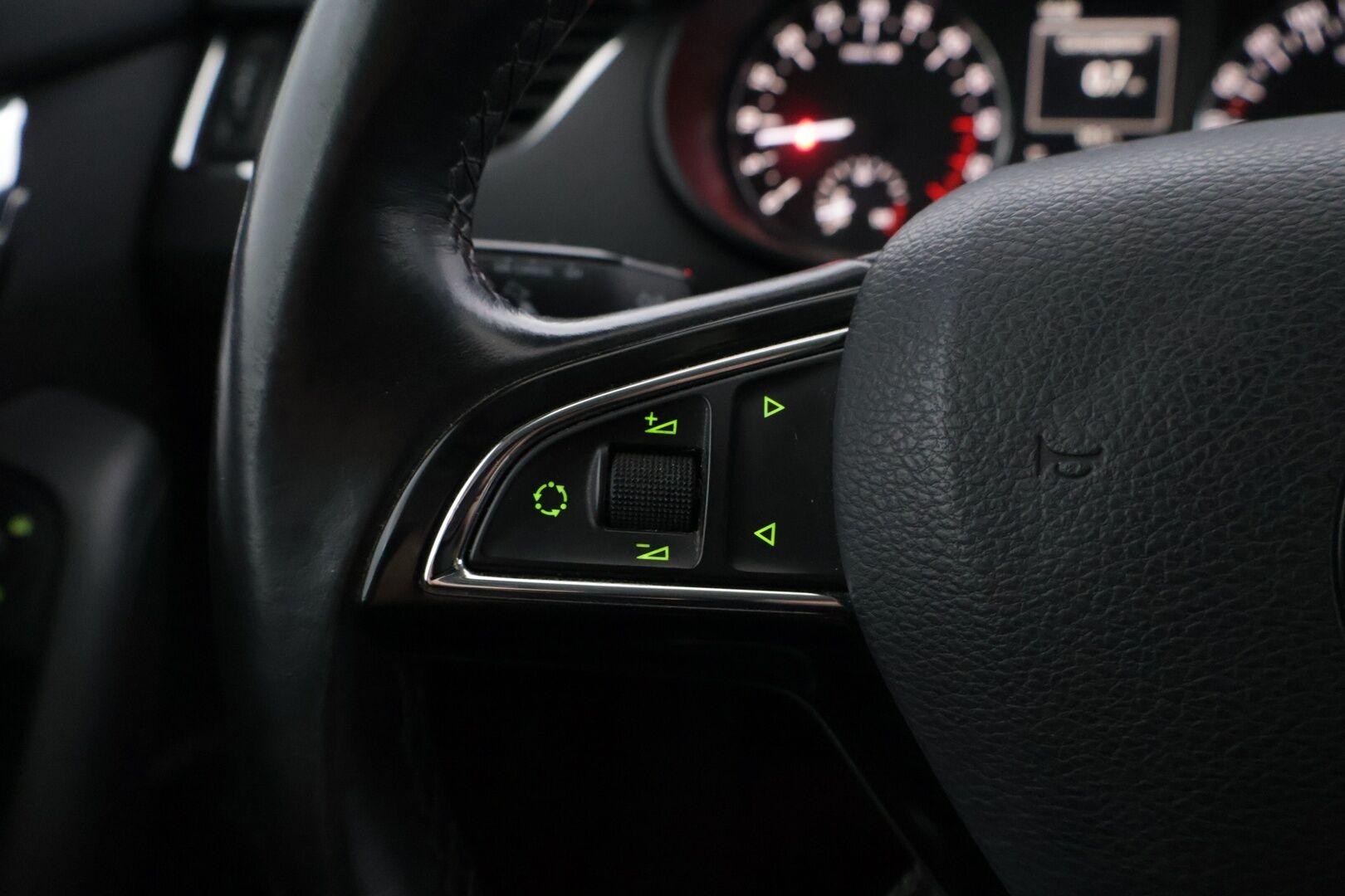 Skoda Octavia 2015 Combi 2,0 TDI 150 4x4 Elegance *Myydän Huutokaupat.com - | Juuri leimattu | Webasto | Koukku | Vakkari | KeyLessGo | Lämmitettävä tuulilasi | Suomi-auto |