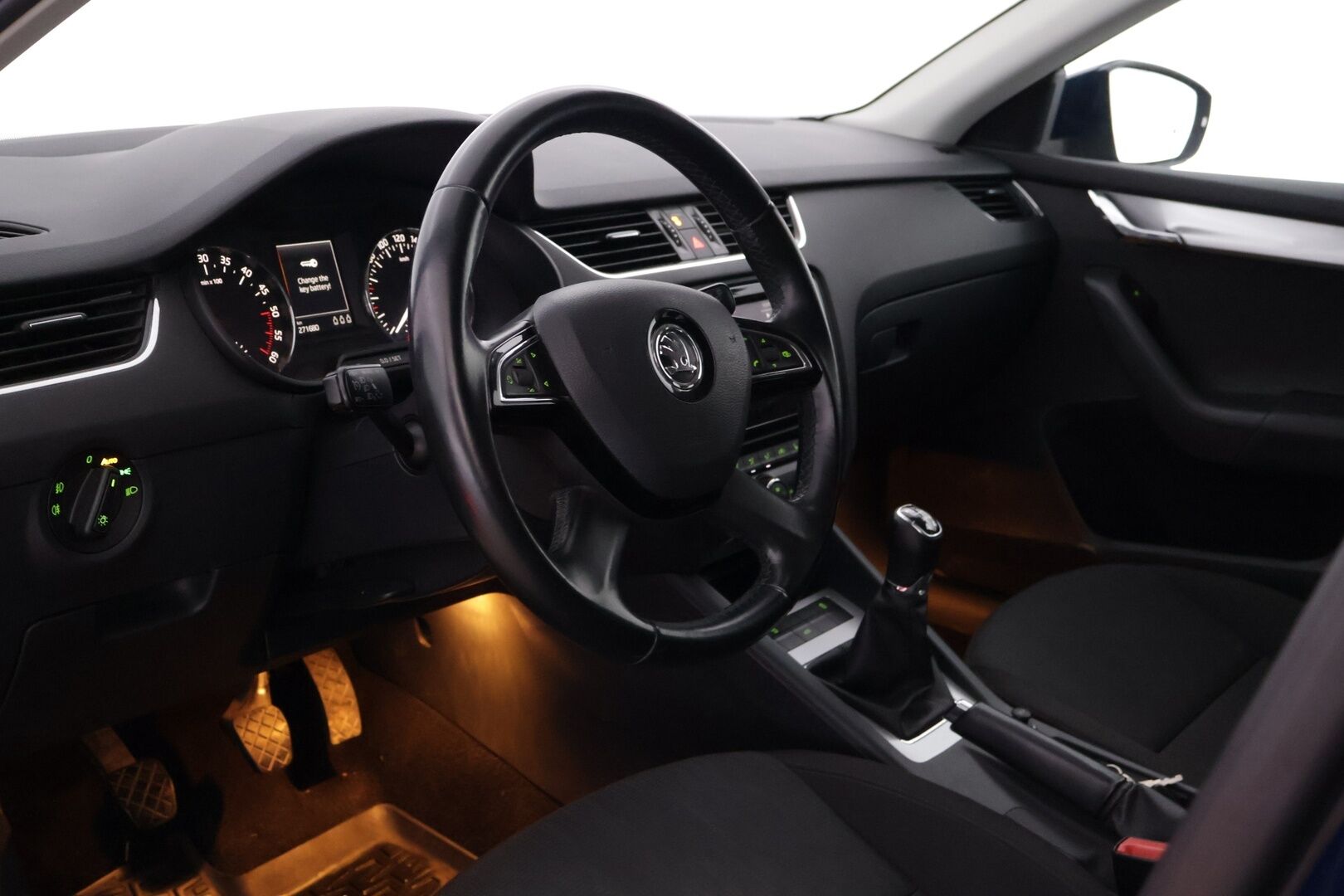 Skoda Octavia 2015 Combi 2,0 TDI 150 4x4 Elegance *Myydän Huutokaupat.com - | Juuri leimattu | Webasto | Koukku | Vakkari | KeyLessGo | Lämmitettävä tuulilasi | Suomi-auto |