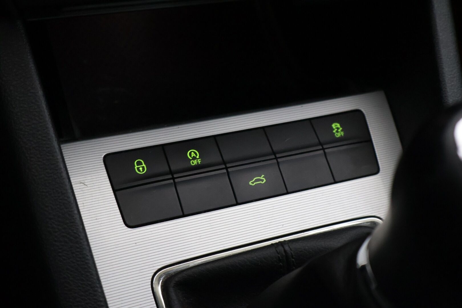 Skoda Octavia 2015 Combi 2,0 TDI 150 4x4 Elegance *Myydän Huutokaupat.com - | Juuri leimattu | Webasto | Koukku | Vakkari | KeyLessGo | Lämmitettävä tuulilasi | Suomi-auto |