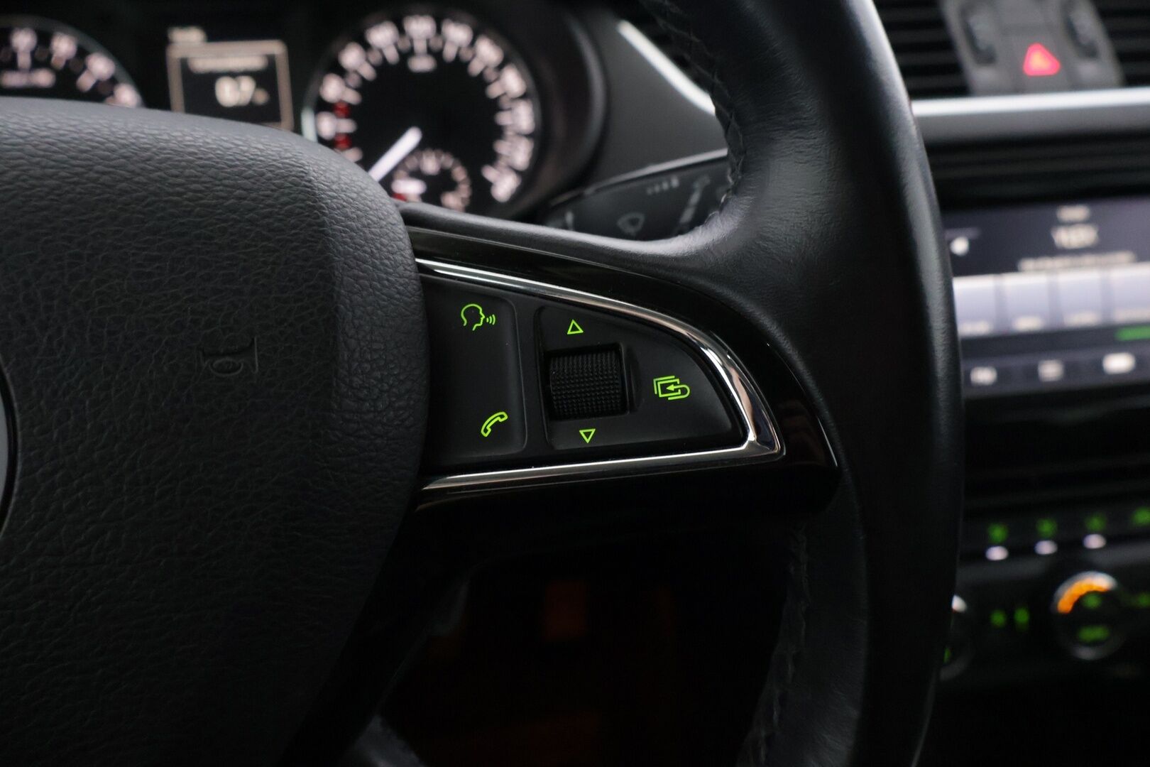 Skoda Octavia 2015 Combi 2,0 TDI 150 4x4 Elegance *Myydän Huutokaupat.com - | Juuri leimattu | Webasto | Koukku | Vakkari | KeyLessGo | Lämmitettävä tuulilasi | Suomi-auto |