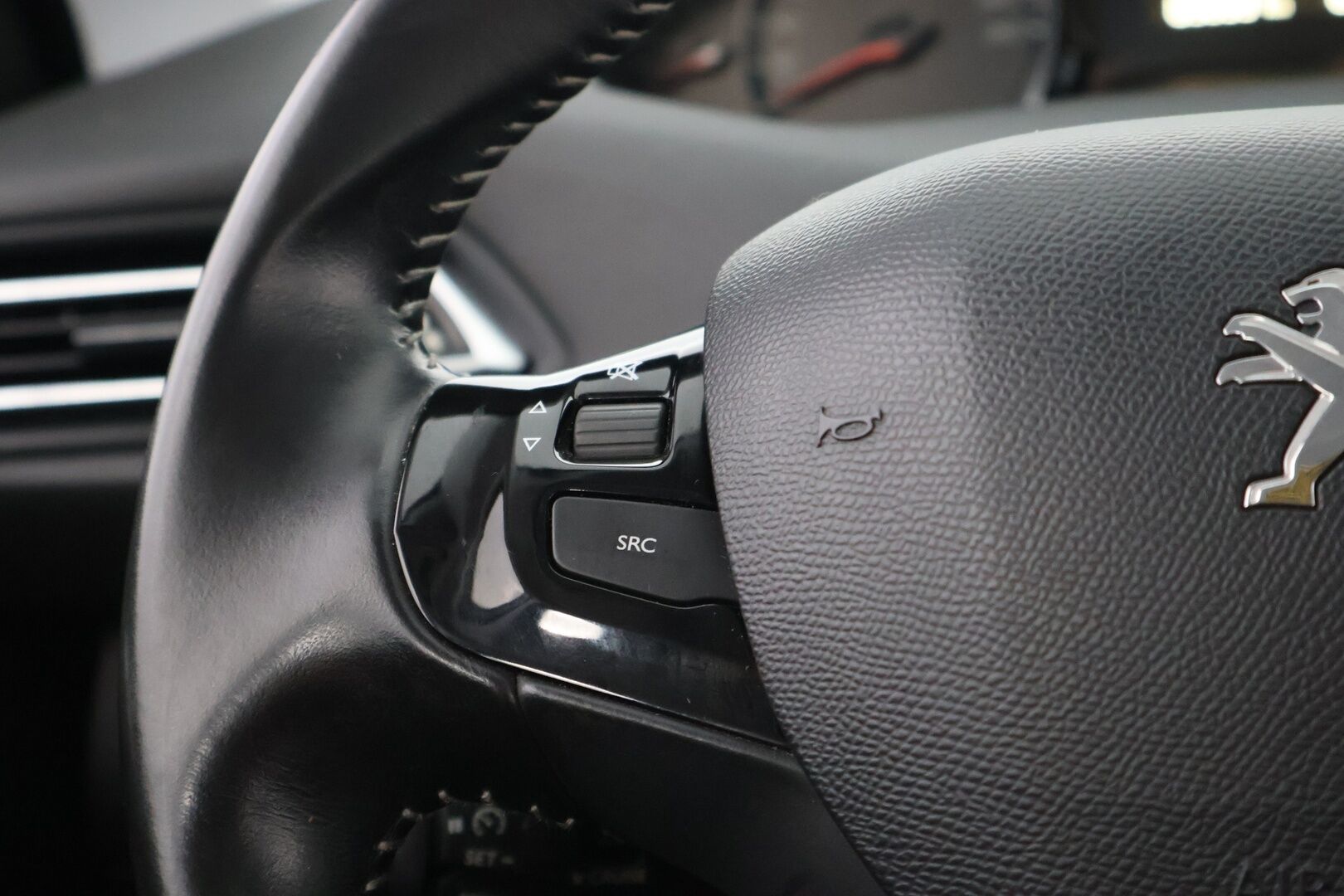 Peugeot 308 2015 SW Active PureTech 130 * Suomiauto / Lohko & Sisäpistoke / Vakkari / Aut.Ilmastointi / 2x Renkaat! - 2x Renkaat / Jakopää tehty!