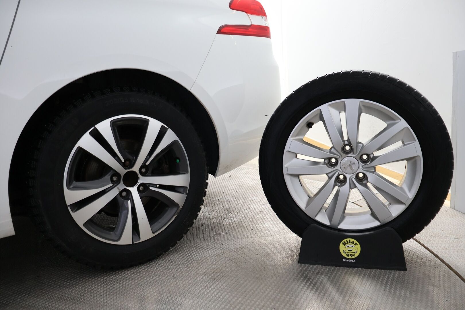 Peugeot 308 2015 SW Active PureTech 130 * Suomiauto / Lohko & Sisäpistoke / Vakkari / Aut.Ilmastointi / 2x Renkaat! - 2x Renkaat / Jakopää tehty!