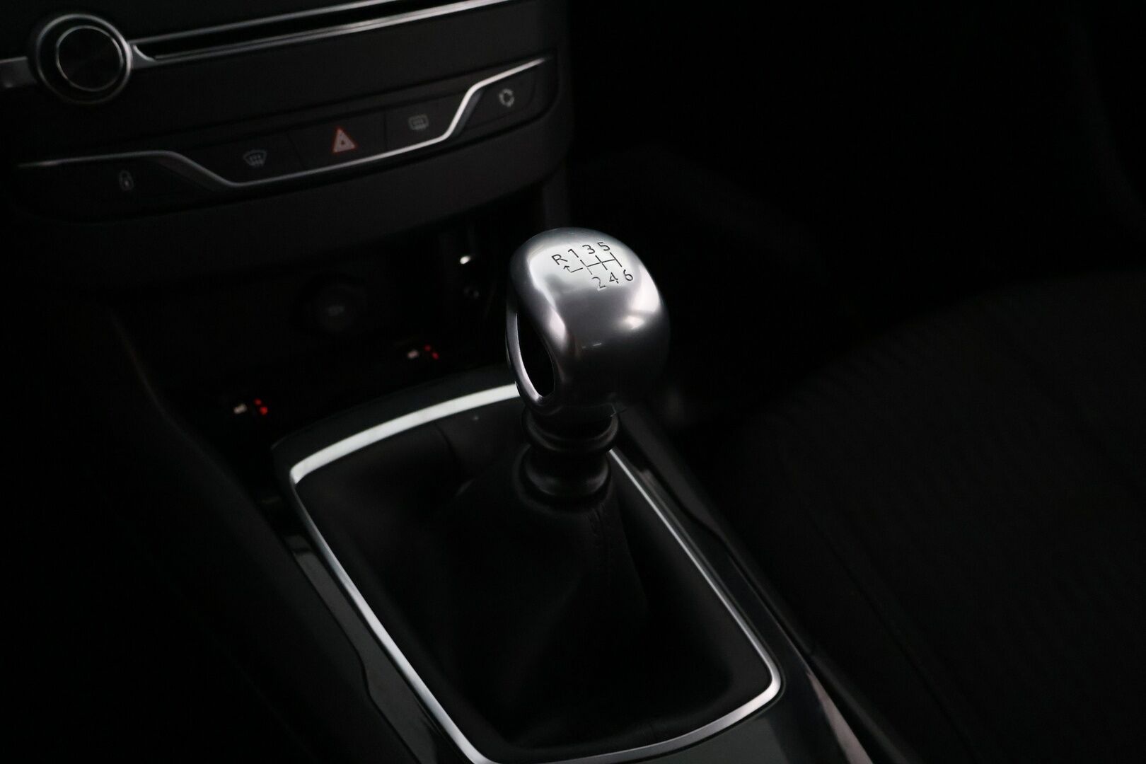 Peugeot 308 2015 SW Active PureTech 130 * Suomiauto / Lohko & Sisäpistoke / Vakkari / Aut.Ilmastointi / 2x Renkaat! - 2x Renkaat / Jakopää tehty!