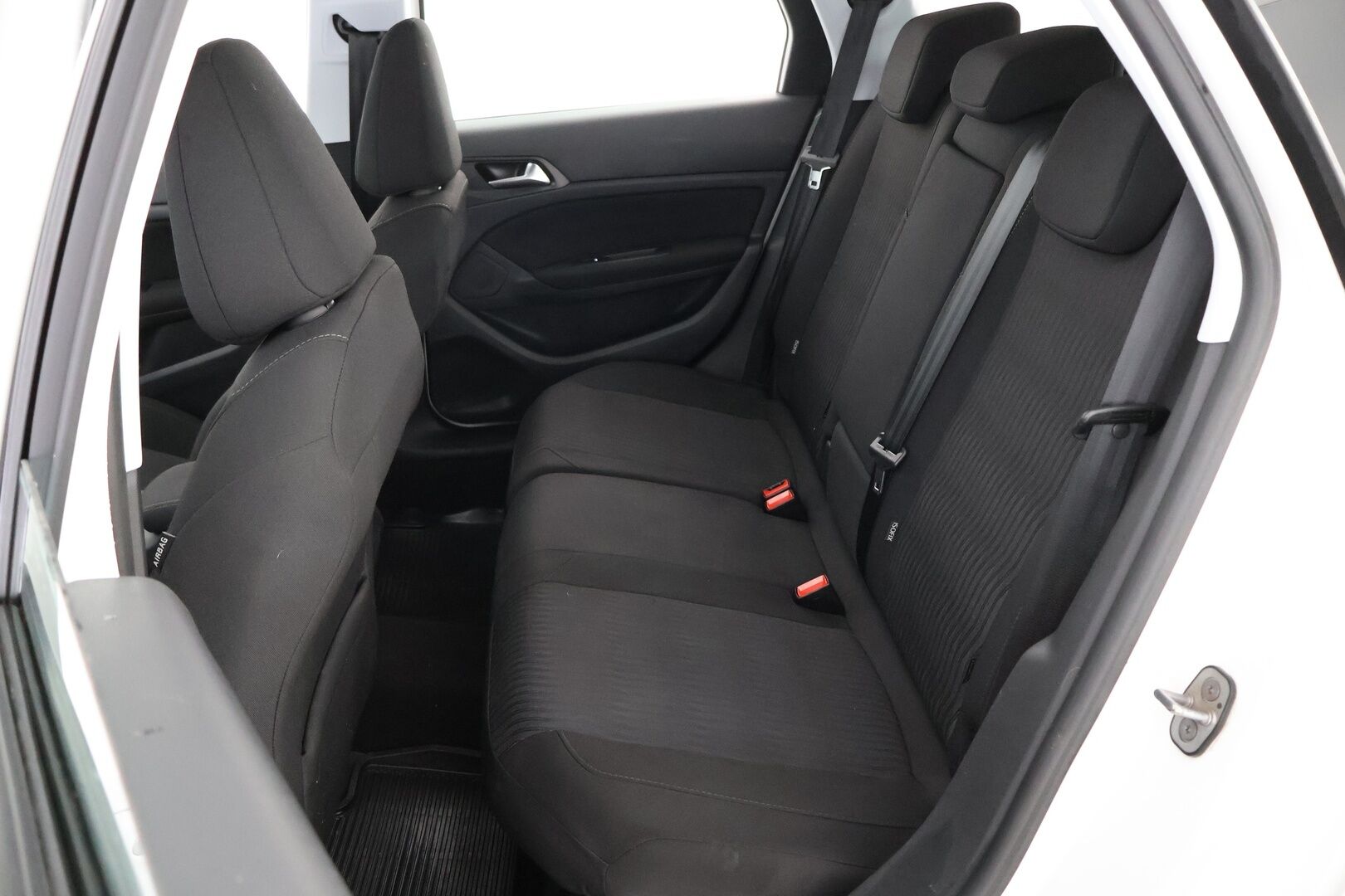 Peugeot 308 2015 SW Active PureTech 130 * Suomiauto / Lohko & Sisäpistoke / Vakkari / Aut.Ilmastointi / 2x Renkaat! - 2x Renkaat / Jakopää tehty!