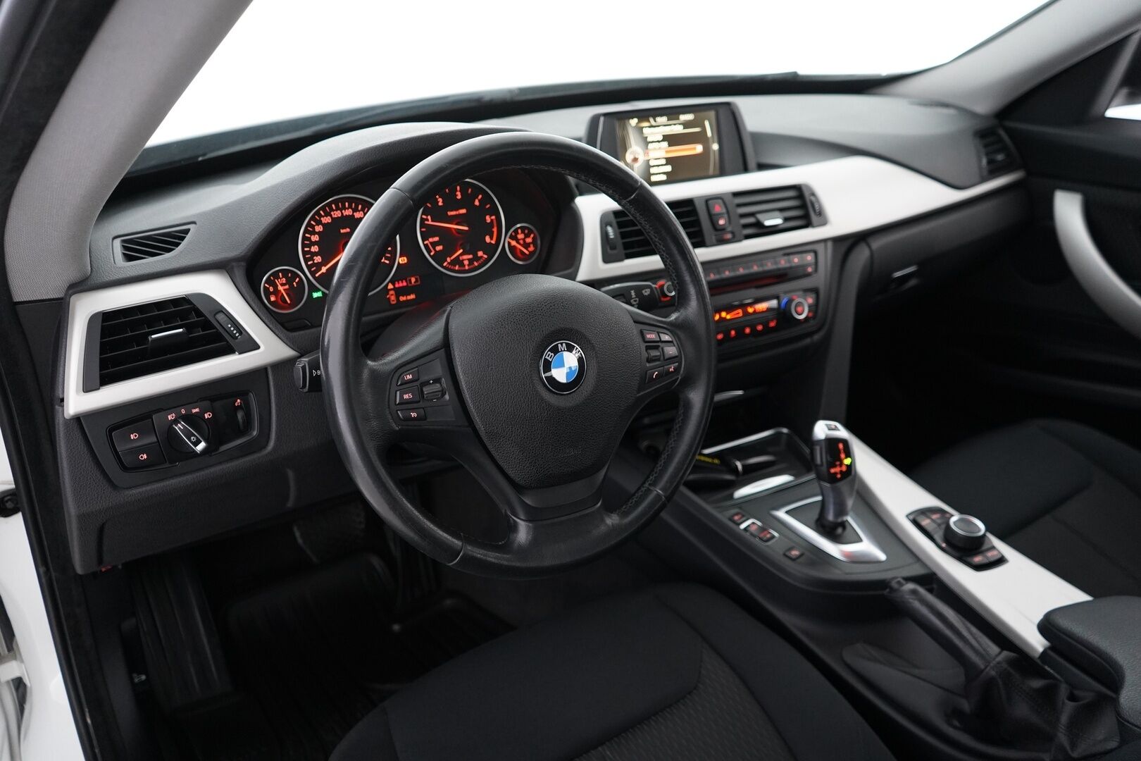 BMW 320 Gran Turismo 2015 F34 20d TwinPower Turbo A Limited xDrive Edition - Vetokoukku | Vakkari | Xenon | Sähkökontti | Suomi-auto | Kahdet renkaat | Viimeisin huolto 240tkm |