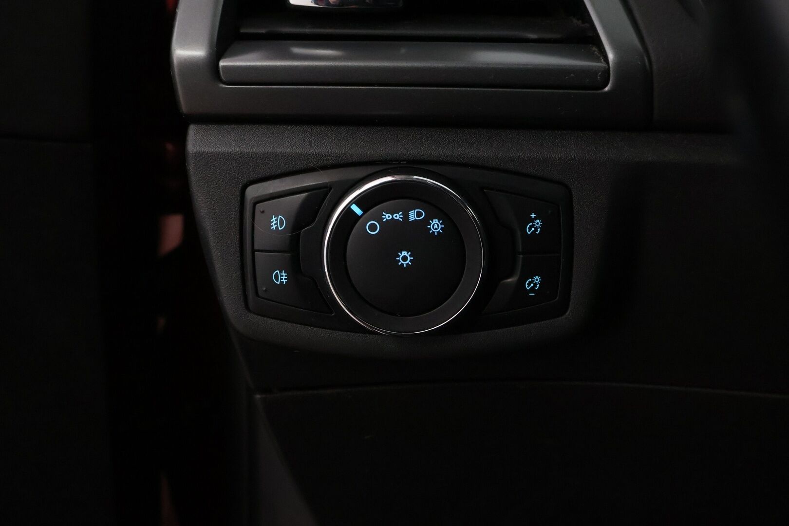 Ford Mondeo 2015 2,0 TDCi 180hv PowerShift Titanium Business 5D * Webasto / Vetokoukku / Peruutuskamera / Dynamic LED / Nahka-Alcantara / Muistipenkki - Suomiauto / Metalliväri / Juuri tullut Tampereelle! - HULLU BLACKWEEK KORKOTARJOUS 2,49%