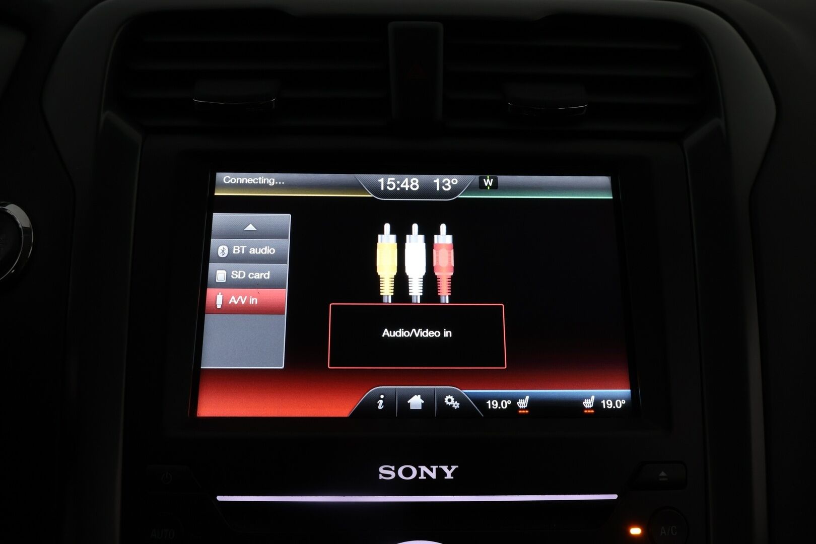 Ford Mondeo 2015 2,0 TDCi 180hv PowerShift Titanium Business 5D * Webasto / Vetokoukku / Peruutuskamera / Dynamic LED / Nahka-Alcantara / Muistipenkki - Suomiauto / Metalliväri / Juuri tullut Tampereelle! - HULLU BLACKWEEK KORKOTARJOUS 2,49%