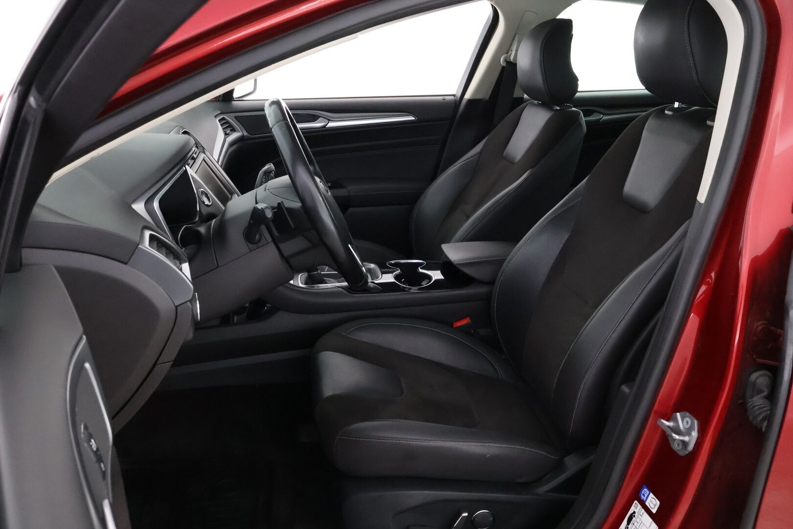 Ford Mondeo 2015 2,0 TDCi 180hv PowerShift Titanium Business 5D * Webasto / Vetokoukku / Peruutuskamera / Dynamic LED / Nahka-Alcantara / Muistipenkki - Suomiauto / Metalliväri / Juuri tullut Tampereelle! - HULLU BLACKWEEK KORKOTARJOUS 2,49%