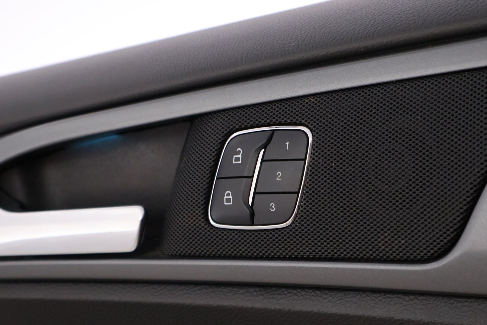 Ford Mondeo 2015 2,0 TDCi 180hv PowerShift Titanium Business 5D * Webasto / Vetokoukku / Peruutuskamera / Dynamic LED / Nahka-Alcantara / Muistipenkki - Suomiauto / Metalliväri / Juuri tullut Tampereelle! - HULLU BLACKWEEK KORKOTARJOUS 2,49%