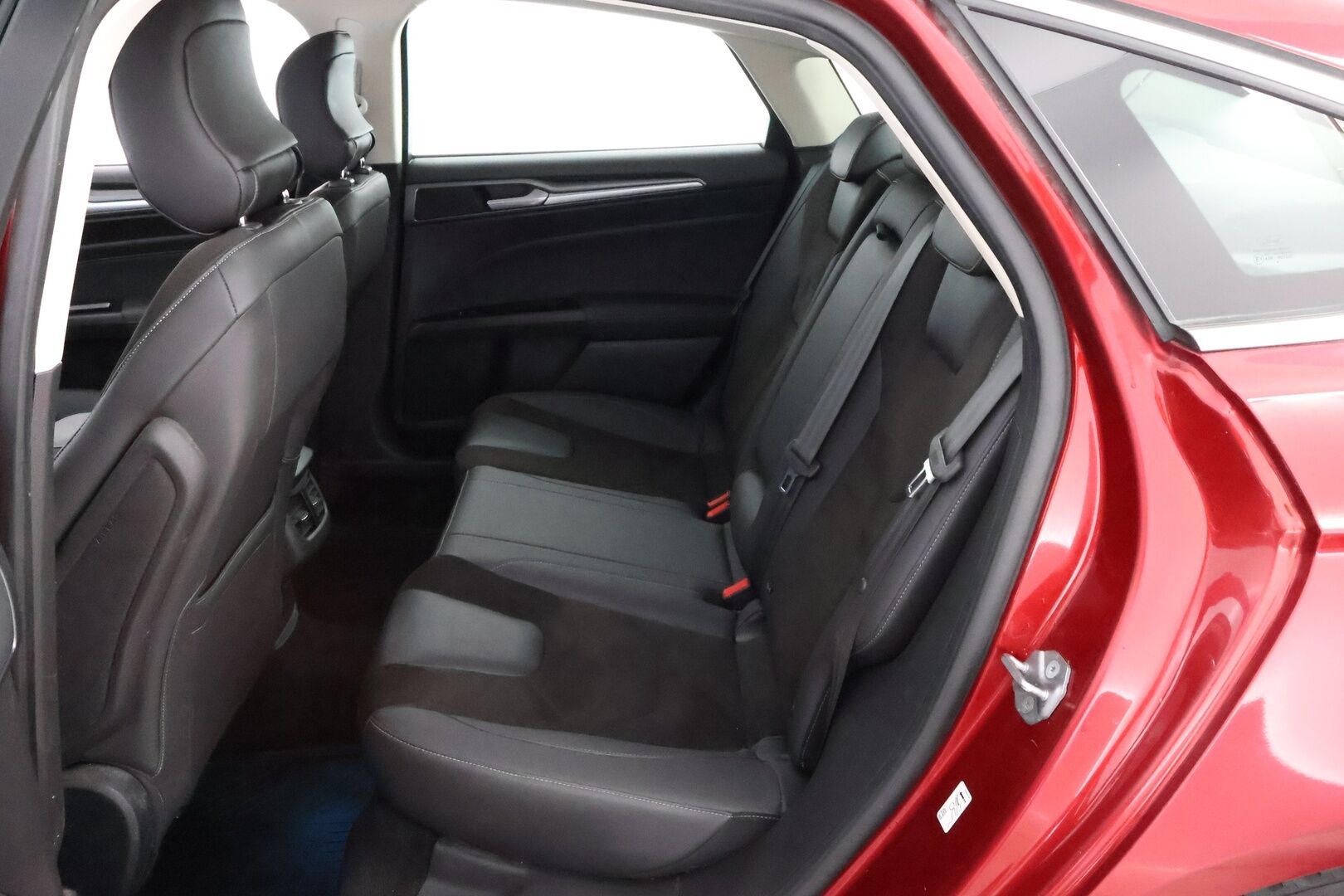 Ford Mondeo 2015 2,0 TDCi 180hv PowerShift Titanium Business 5D * Webasto / Vetokoukku / Peruutuskamera / Dynamic LED / Nahka-Alcantara / Muistipenkki - Suomiauto / Metalliväri / Juuri tullut Tampereelle! - HULLU BLACKWEEK KORKOTARJOUS 2,49%