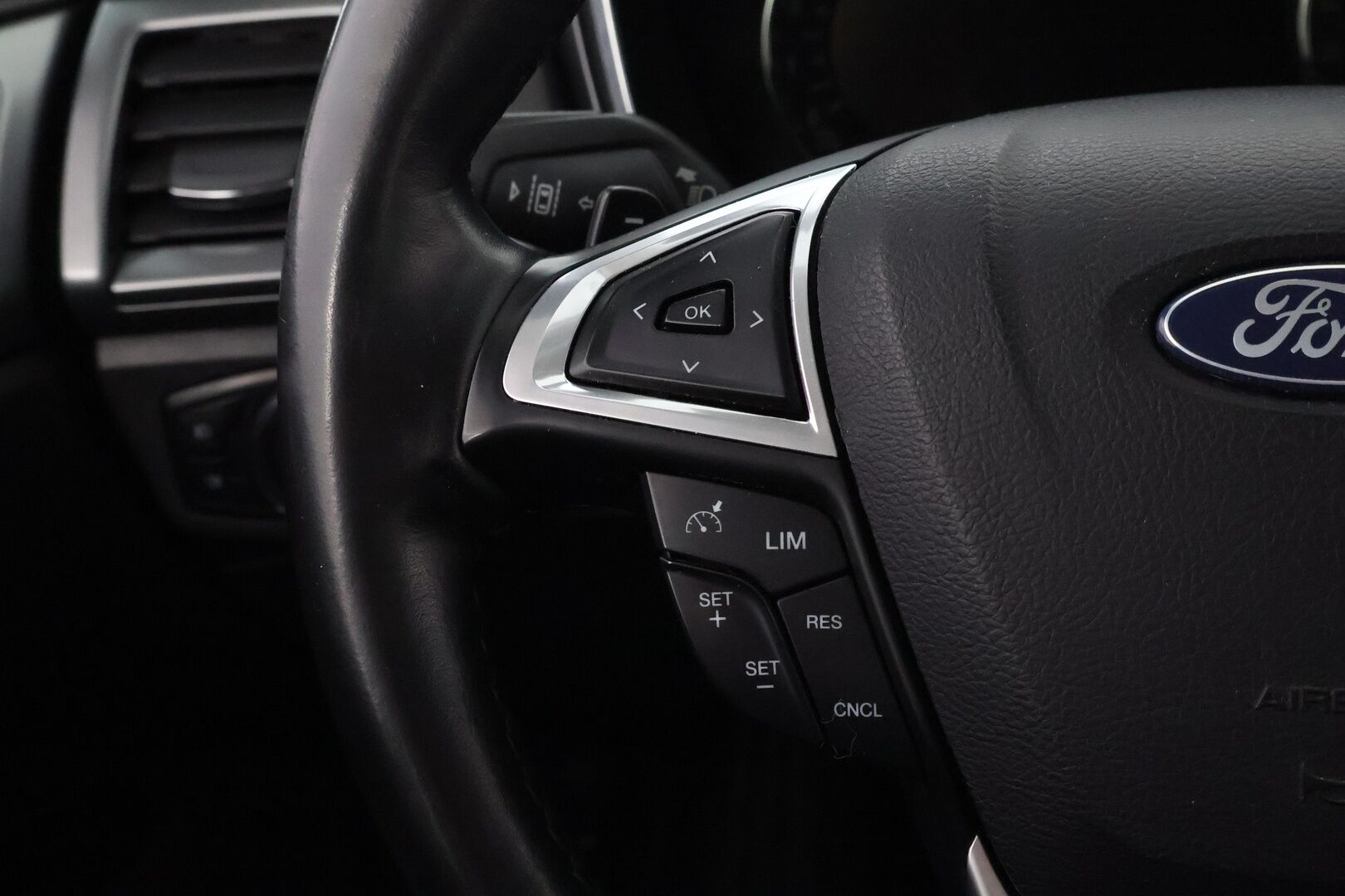 Ford Mondeo 2015 2,0 TDCi 180hv PowerShift Titanium Business 5D * Webasto / Vetokoukku / Peruutuskamera / Dynamic LED / Nahka-Alcantara / Muistipenkki - Suomiauto / Metalliväri / Juuri tullut Tampereelle! - HULLU BLACKWEEK KORKOTARJOUS 2,49%