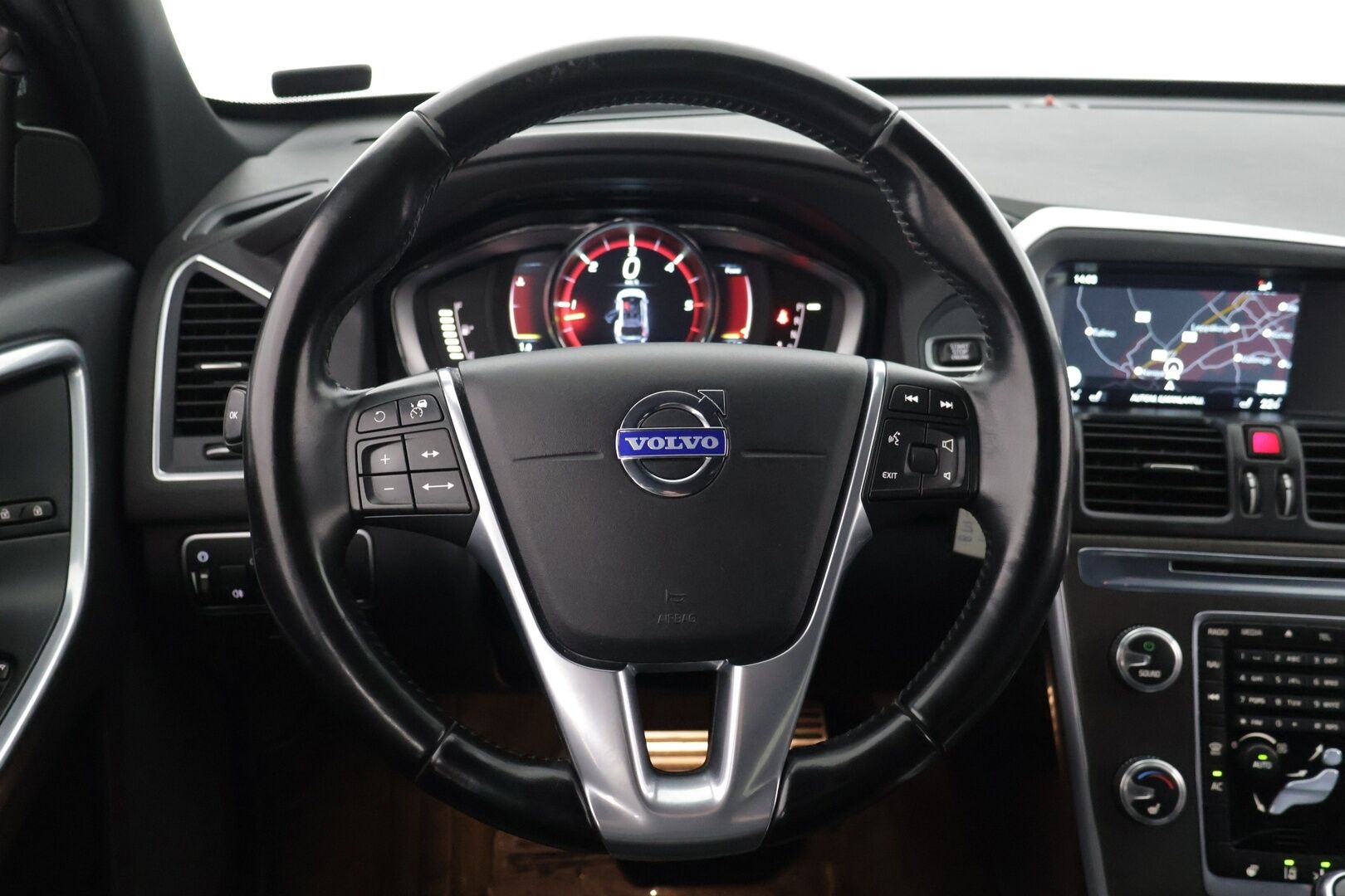 Volvo XC60 2016 D4 AWD Summum aut - *VOC /  ACC / Blis / Sähkösäätöinen kuljettajan istuin muistilla / Koukku / Suomi-auto*