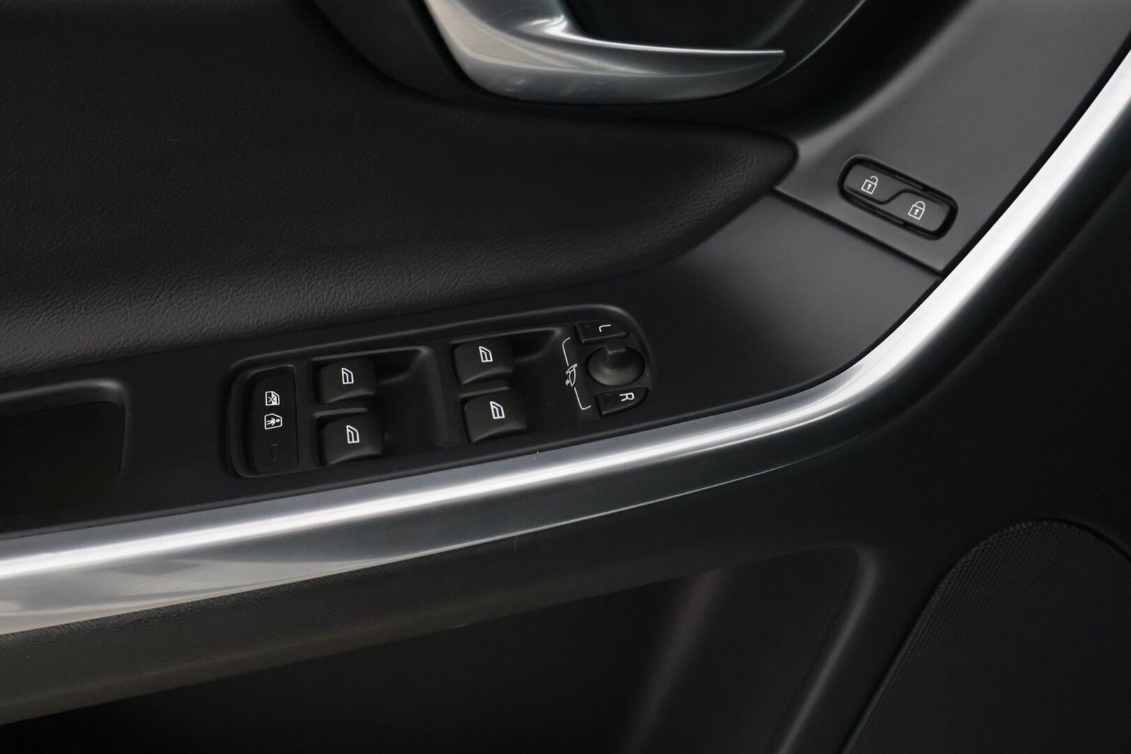 Volvo XC60 2016 D4 AWD Summum aut - *VOC /  ACC / Blis / Sähkösäätöinen kuljettajan istuin muistilla / Koukku / Suomi-auto*