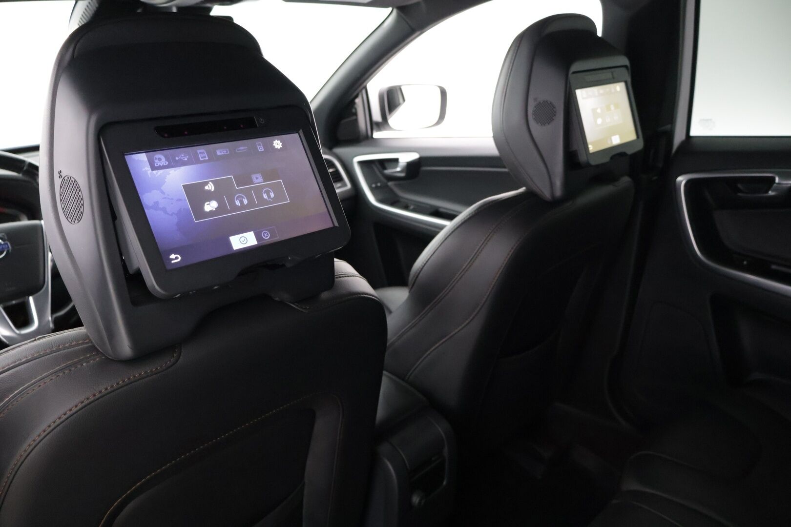 Volvo XC60 2016 D4 AWD Summum aut - *VOC /  ACC / Blis / Sähkösäätöinen kuljettajan istuin muistilla / Koukku / Suomi-auto*