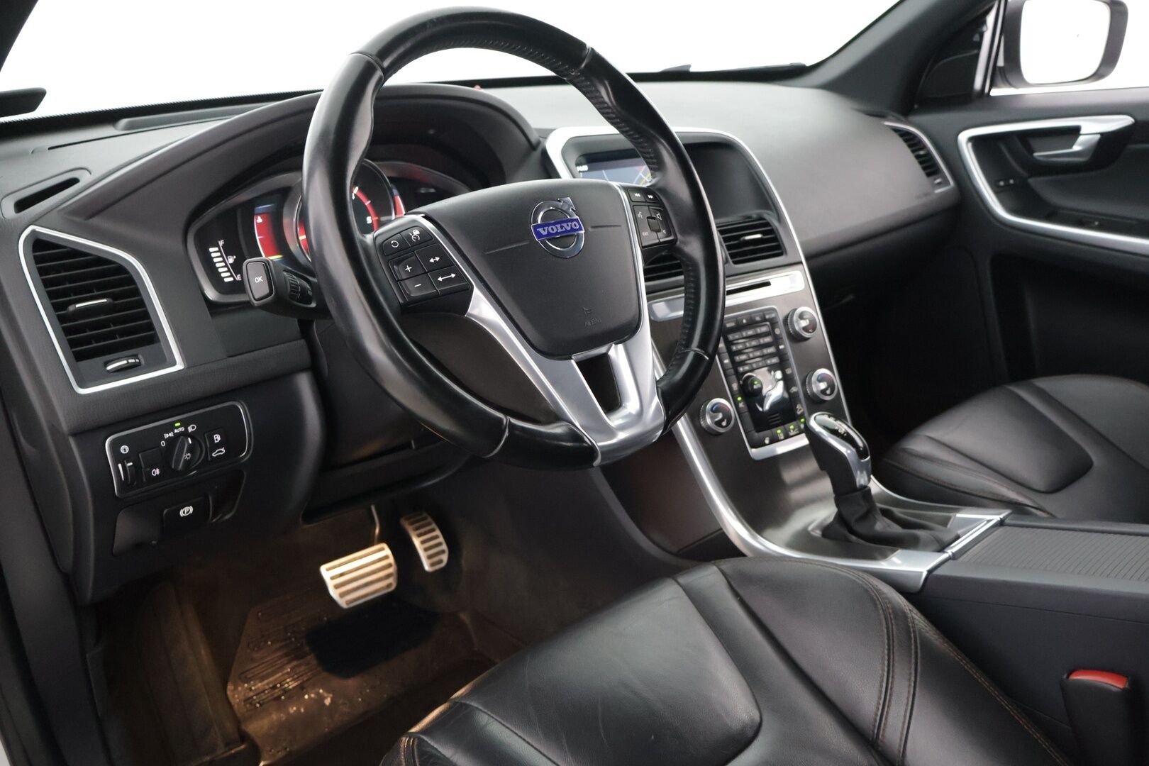 Volvo XC60 2016 D4 AWD Summum aut - *VOC /  ACC / Blis / Sähkösäätöinen kuljettajan istuin muistilla / Koukku / Suomi-auto*