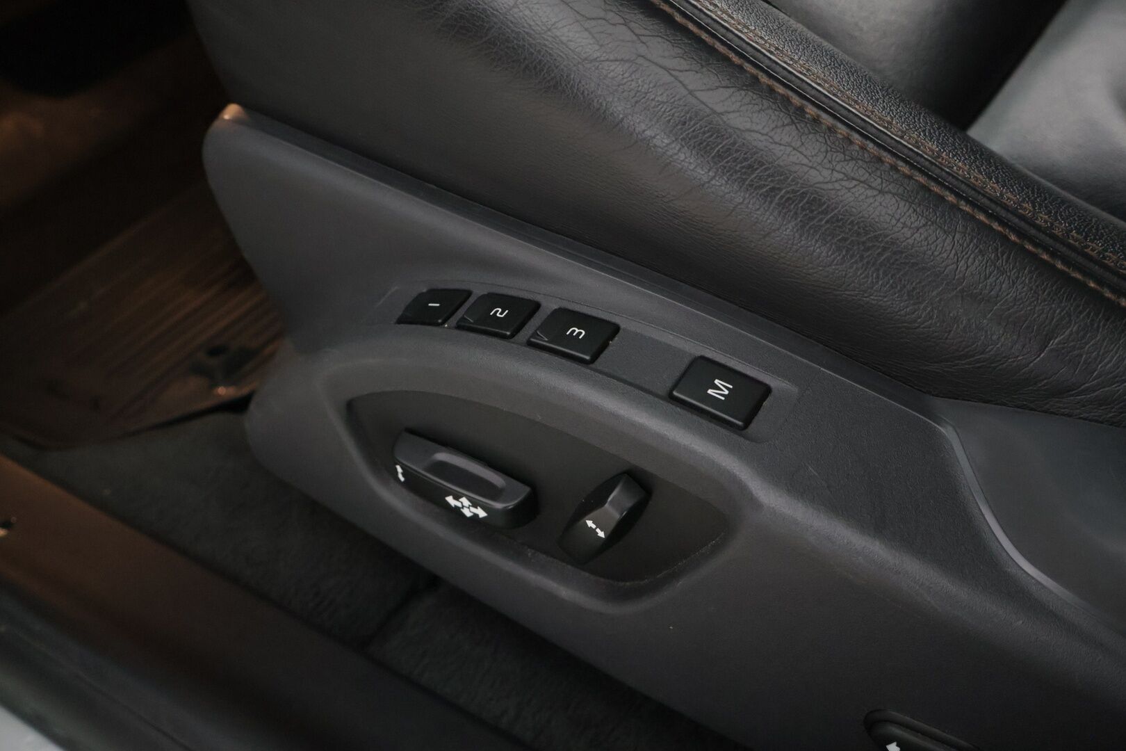 Volvo XC60 2016 D4 AWD Summum aut - *VOC /  ACC / Blis / Sähkösäätöinen kuljettajan istuin muistilla / Koukku / Suomi-auto*