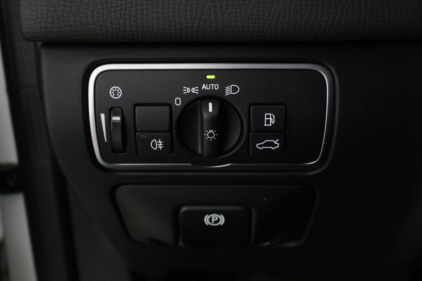 Volvo XC60 2016 D4 AWD Summum aut - *VOC /  ACC / Blis / Sähkösäätöinen kuljettajan istuin muistilla / Koukku / Suomi-auto*