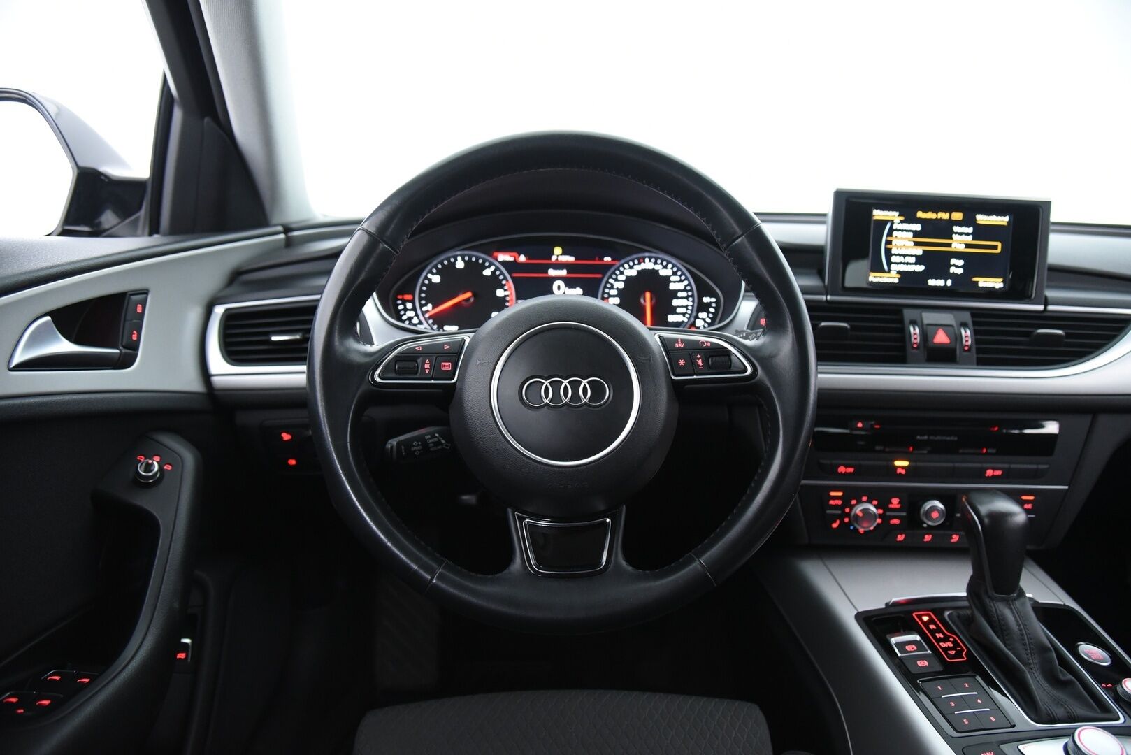 Audi A6 2015 Avant Business Sport 3,0 V6 TDI 160 kW quattro S tronic / LED / Sporttipenkit / P-kamera / Vetokoukku - Merkkihuolettu / P. Tutkat