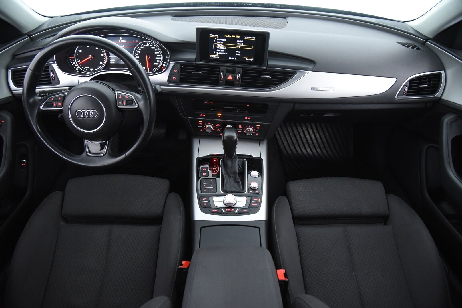 Audi A6 2015 Avant Business Sport 3,0 V6 TDI 160 kW quattro S tronic / LED / Sporttipenkit / P-kamera / Vetokoukku - Merkkihuolettu / P. Tutkat
