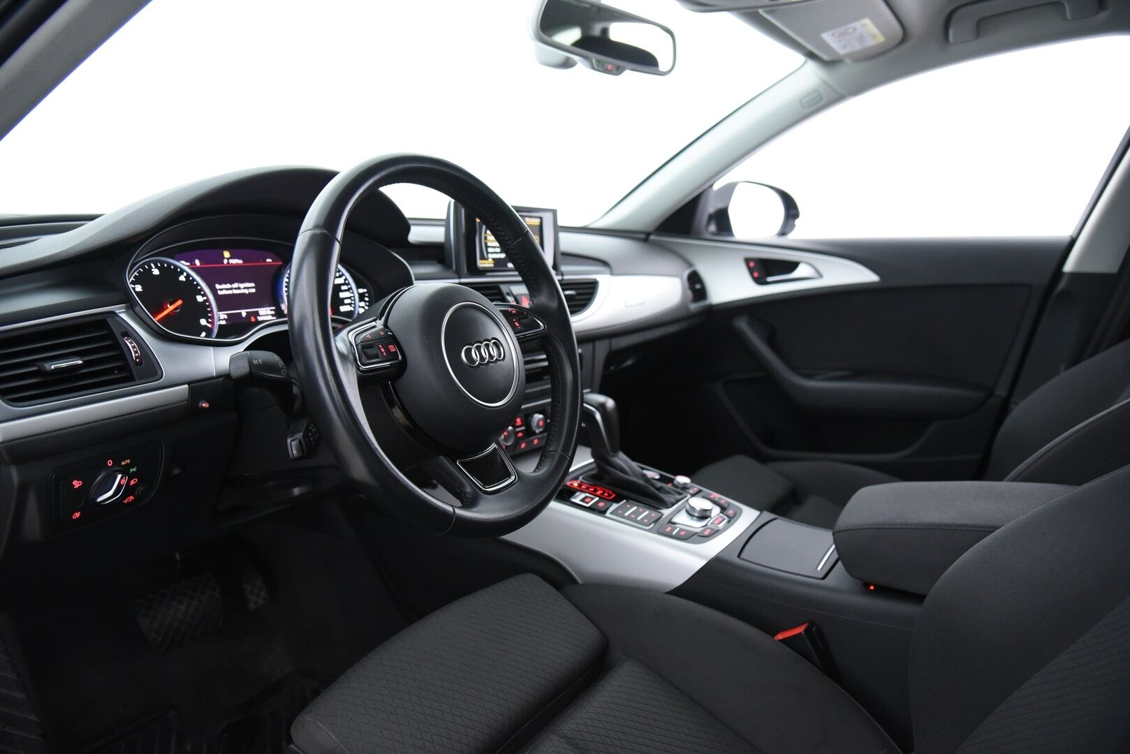 Audi A6 2015 Avant Business Sport 3,0 V6 TDI 160 kW quattro S tronic / LED / Sporttipenkit / P-kamera / Vetokoukku - Merkkihuolettu / P. Tutkat