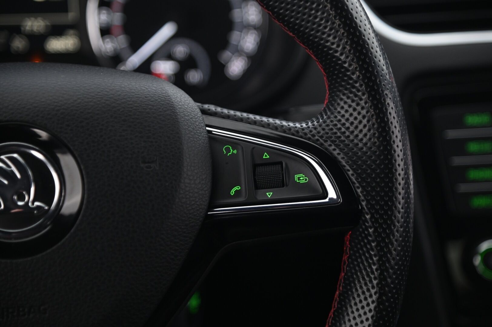 Skoda Octavia 2015 2,0 TSI RS Challenge *Suomi-Auto / ACC / Canton / Lohko + pistoke / Juuri huollettu* - *Juuri katsastettu!* / Urheiluistuimet / Kessy / P-tutka / 2X renkaat / Siisti