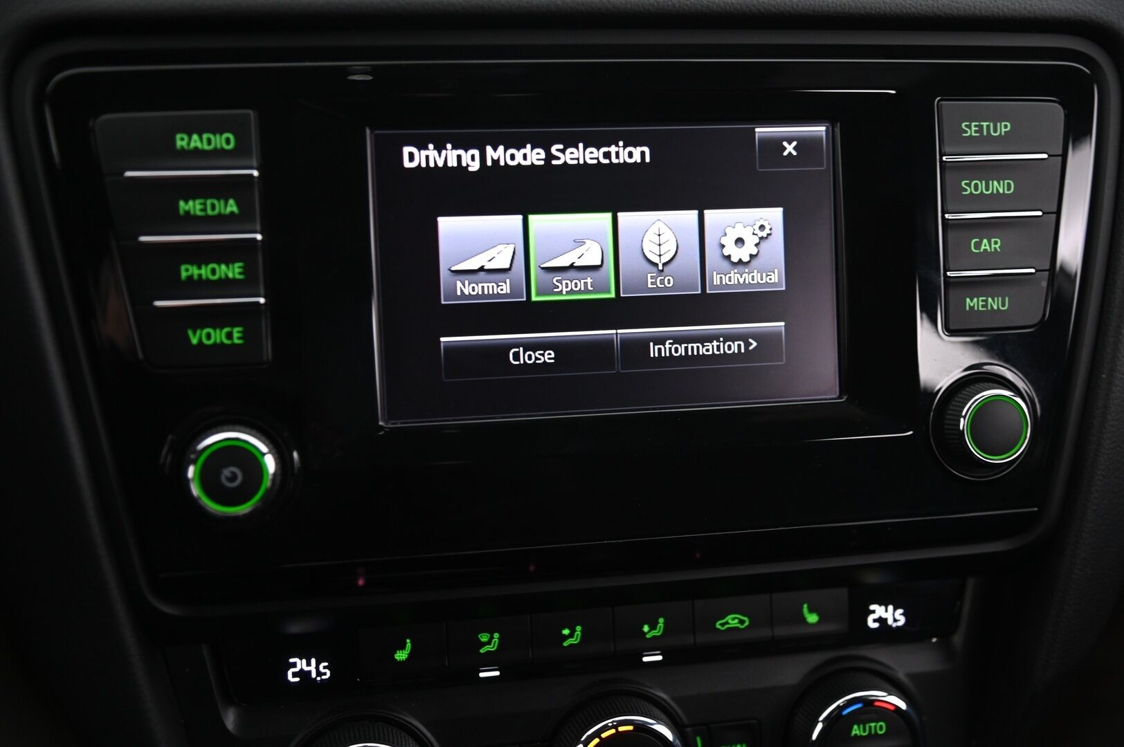 Skoda Octavia 2015 2,0 TSI RS Challenge *Suomi-Auto / ACC / Canton / Lohko + pistoke / Juuri huollettu* - *Juuri katsastettu!* / Urheiluistuimet / Kessy / P-tutka / 2X renkaat / Siisti