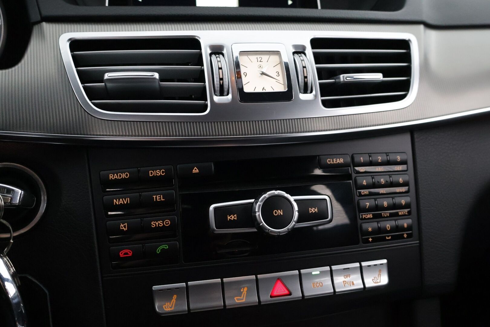 Mercedes-Benz E 2013 E 350 BLUETEC T 4MATIC ** AMG / Vakkari / LED / Ambient / Nahka-Alcantra* - 2 renkaat / Upea Nelikko!* 