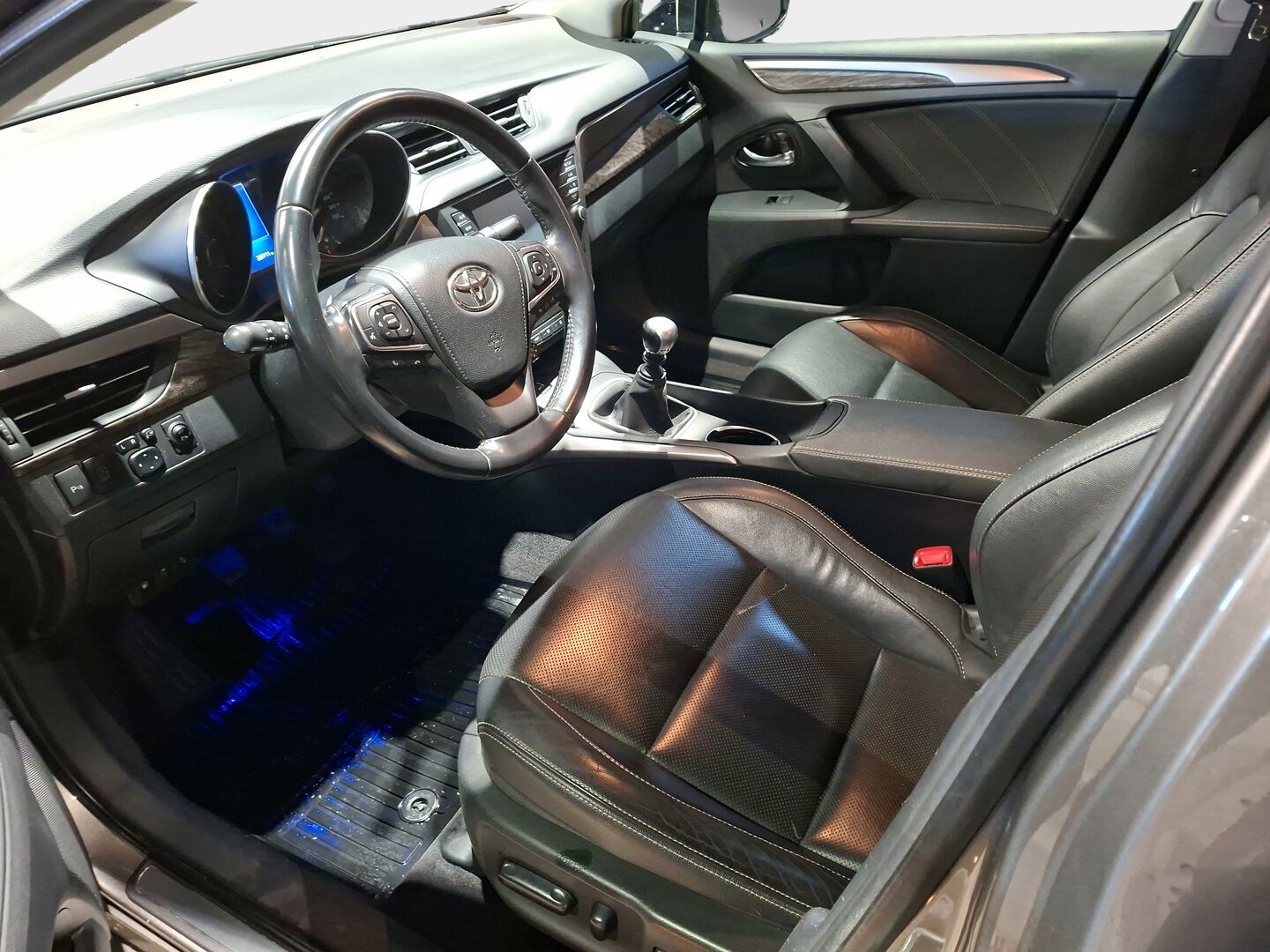 Toyota Avensis 2017 1,6 D-4D Premium Sedan - Suomiauto | Webasto | Koukku | Nahkasisusta | Muistipenkki | Navi | KeylessGo | Peruutuskamera | Vakkari | Huippuvarusteet!