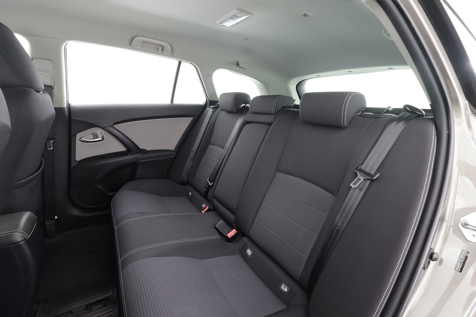 Toyota Avensis 2017 1,8 Valvematic Active Touring Sports Multidrive S * Lohkolämmitin / Vakkari / Kaistavahti / P.Kamera / Bluetooth * - Suomi-auto / Kahdet renkaat aluvanteilla / Merkkihuollot