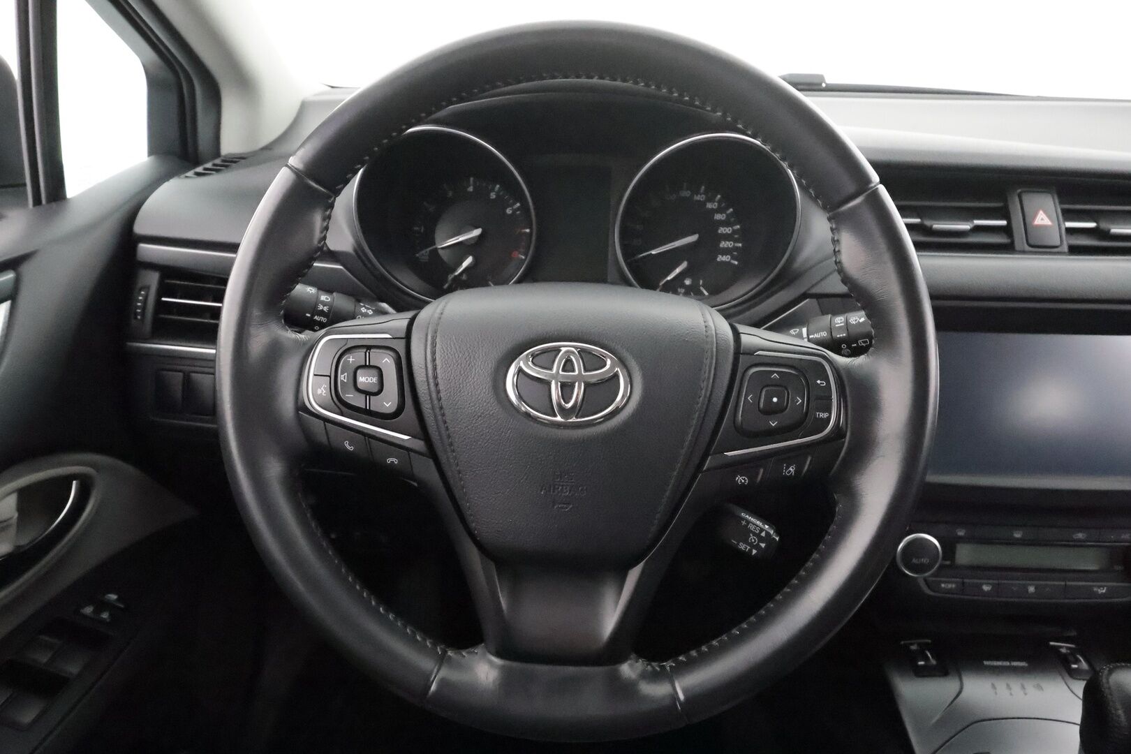 Toyota Avensis 2017 1,8 Valvematic Active Touring Sports Multidrive S * Lohkolämmitin / Vakkari / Kaistavahti / P.Kamera / Bluetooth * - Suomi-auto / Kahdet renkaat aluvanteilla / Merkkihuollot