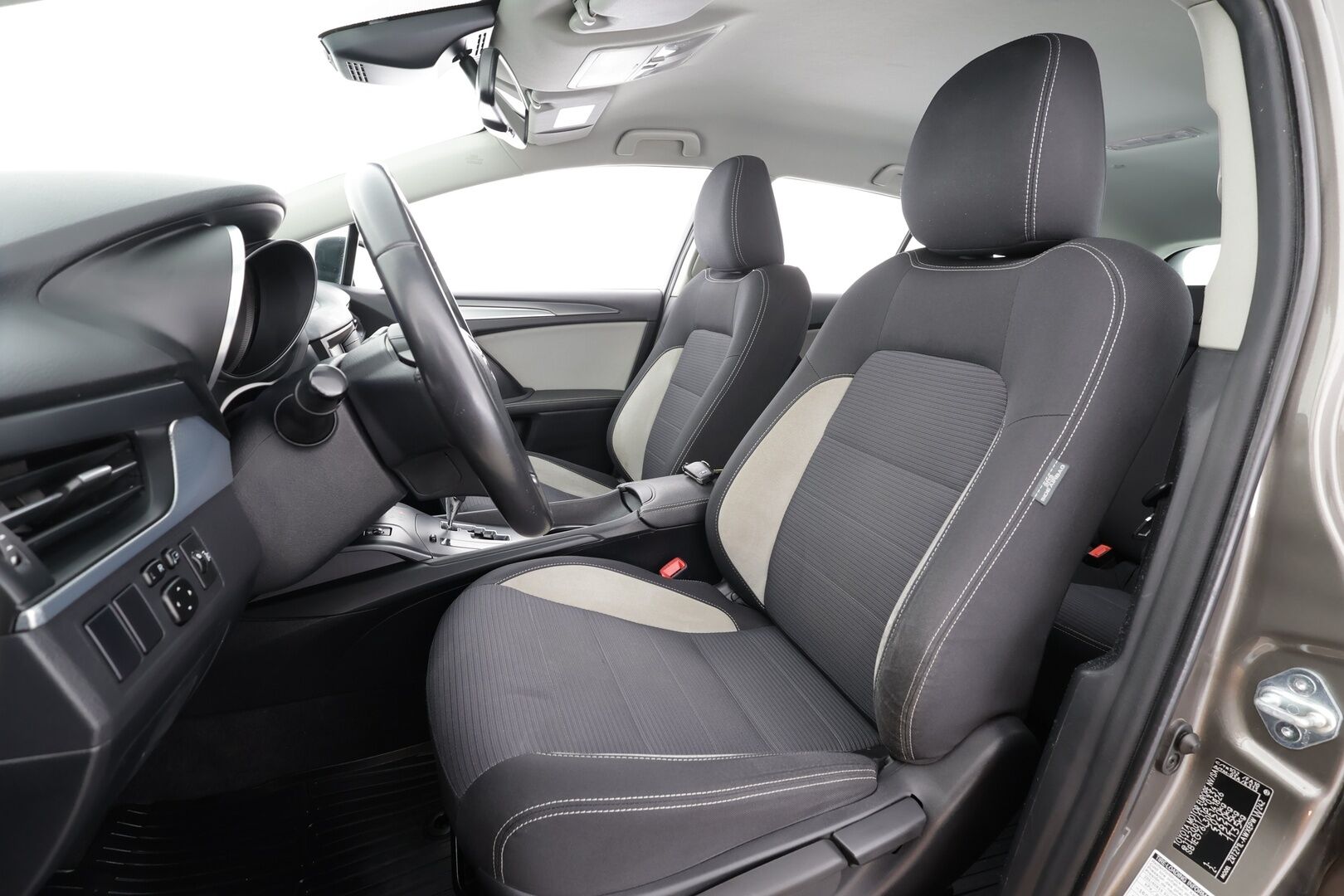 Toyota Avensis 2017 1,8 Valvematic Active Touring Sports Multidrive S * Lohkolämmitin / Vakkari / Kaistavahti / P.Kamera / Bluetooth * - Suomi-auto / Kahdet renkaat aluvanteilla / Merkkihuollot